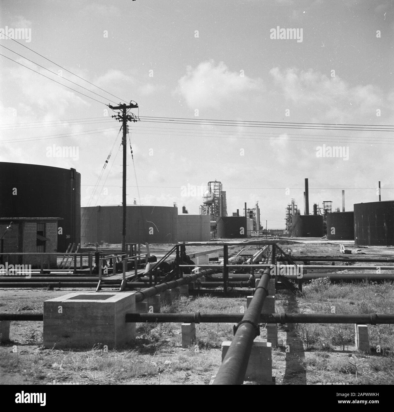 Oil Riggs Aruba Offshore oil gas operations Black and White Stock Photos & Images - Alamy