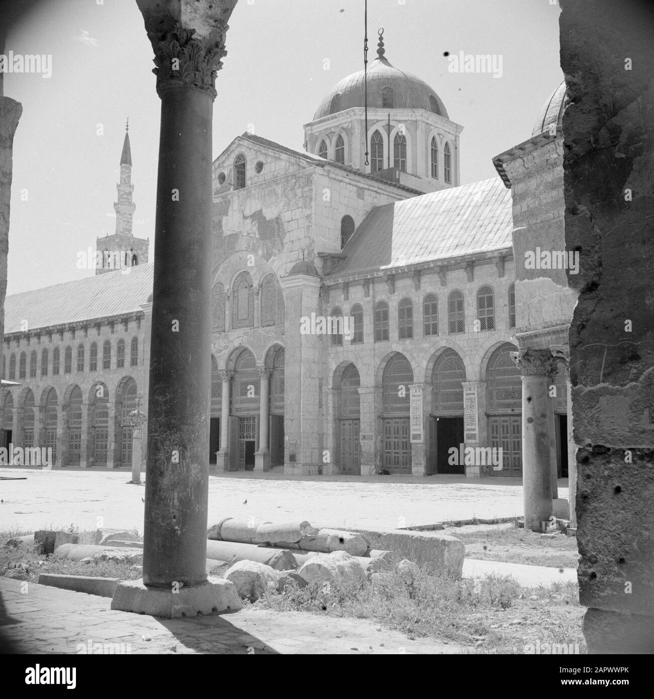 Middle East 1950-1955: Syria - Damascus  Omayad mosque, the forecourt Date: 1950 Location: Damascus, Syria Keywords: arches, domes, minarets, mosques, windows Institution name: Omayyade Mosque Stock Photo