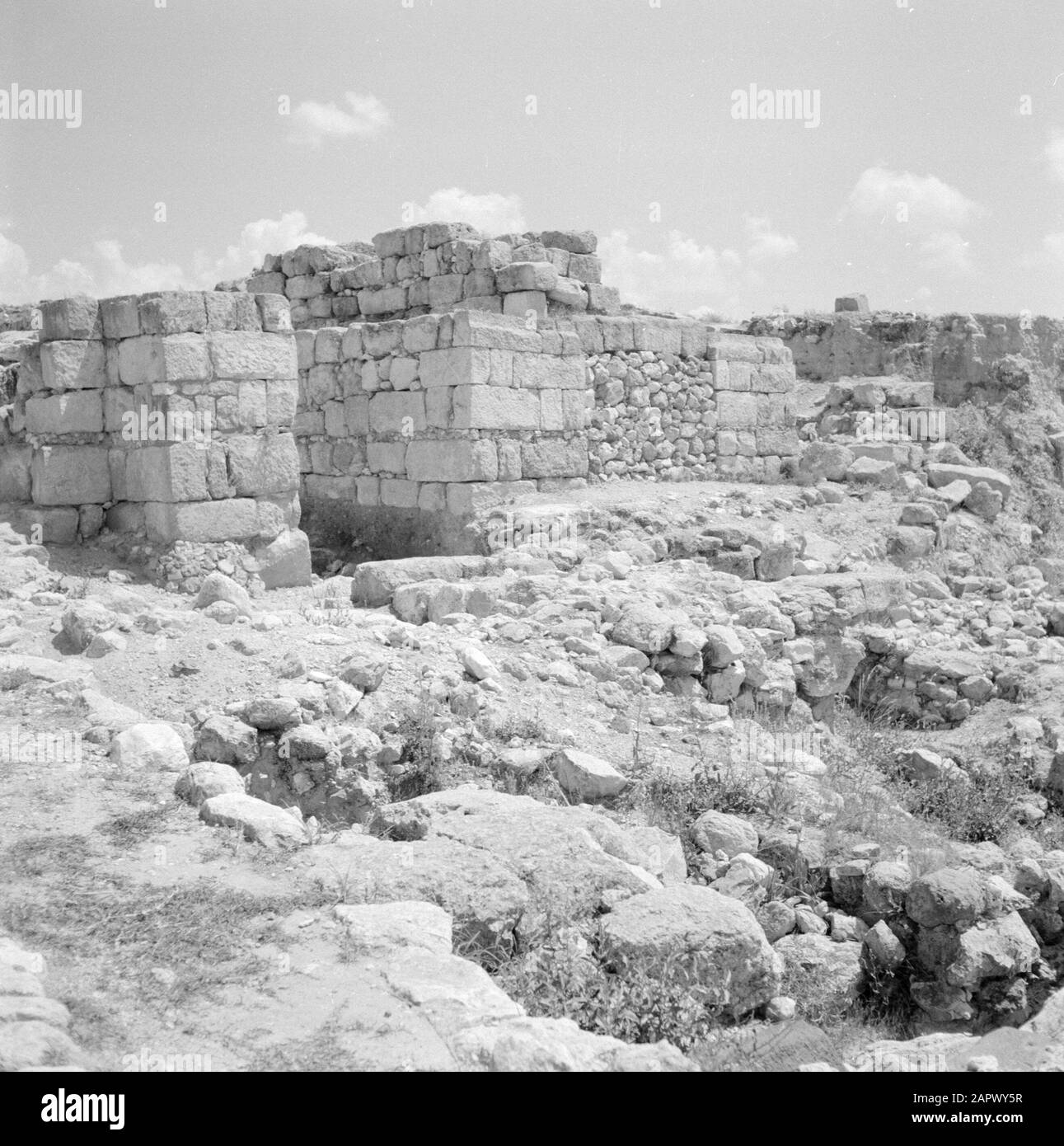 Meguido Israel: excavations Megido (Megiddo) Excavations Complex ...