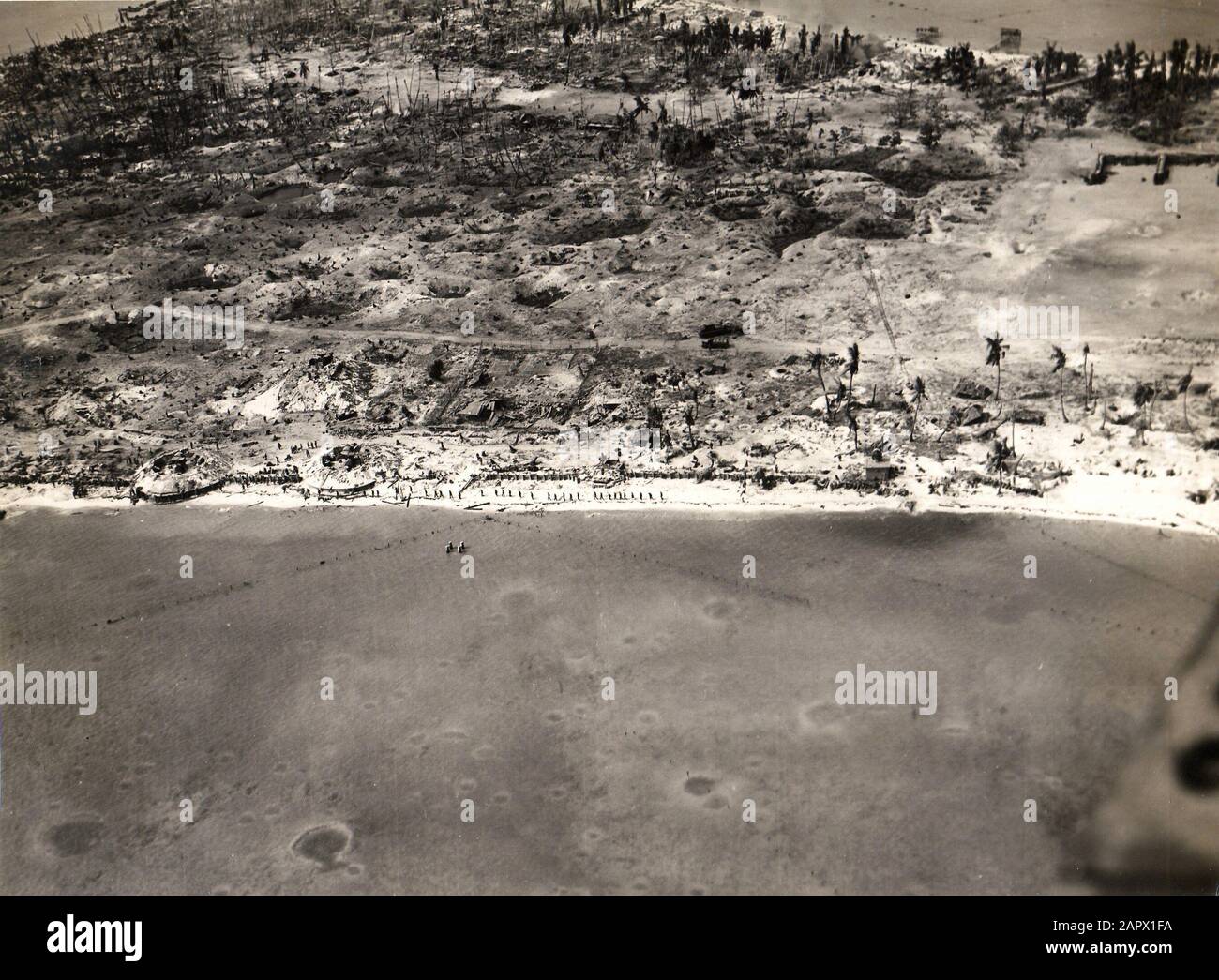 Aerial view of Betio, Tarawa Atoll, 24 November 1943, looking north toward 'The Pocket', the last place of Japanese resistance. Two 12.7 mm anti-aircraft guns are visible in the lower left. Stock Photo