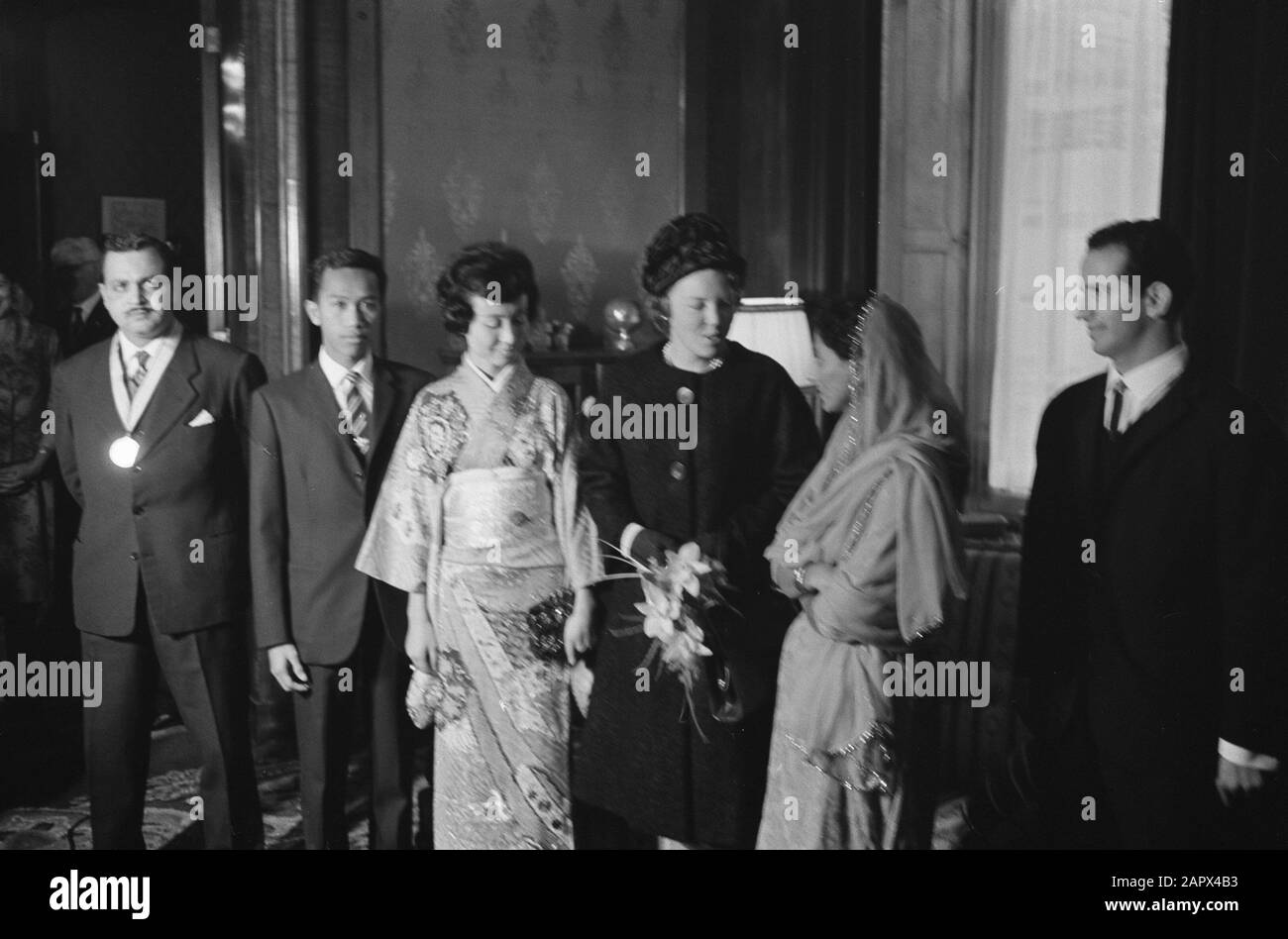 Social studies students Black and White Stock Photos & Images - Alamy