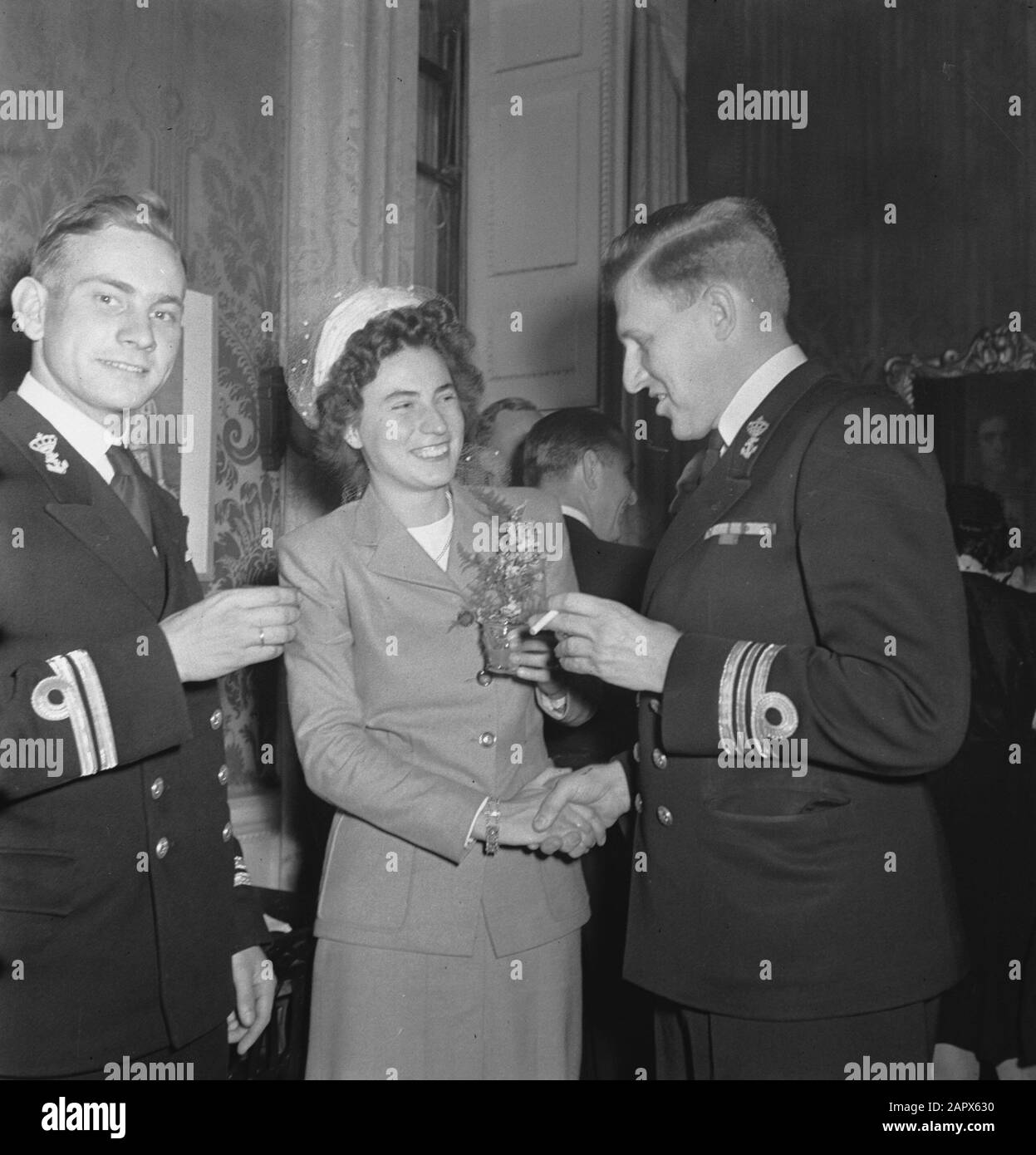 2nd world war time couple hi-res stock photography and images - Alamy