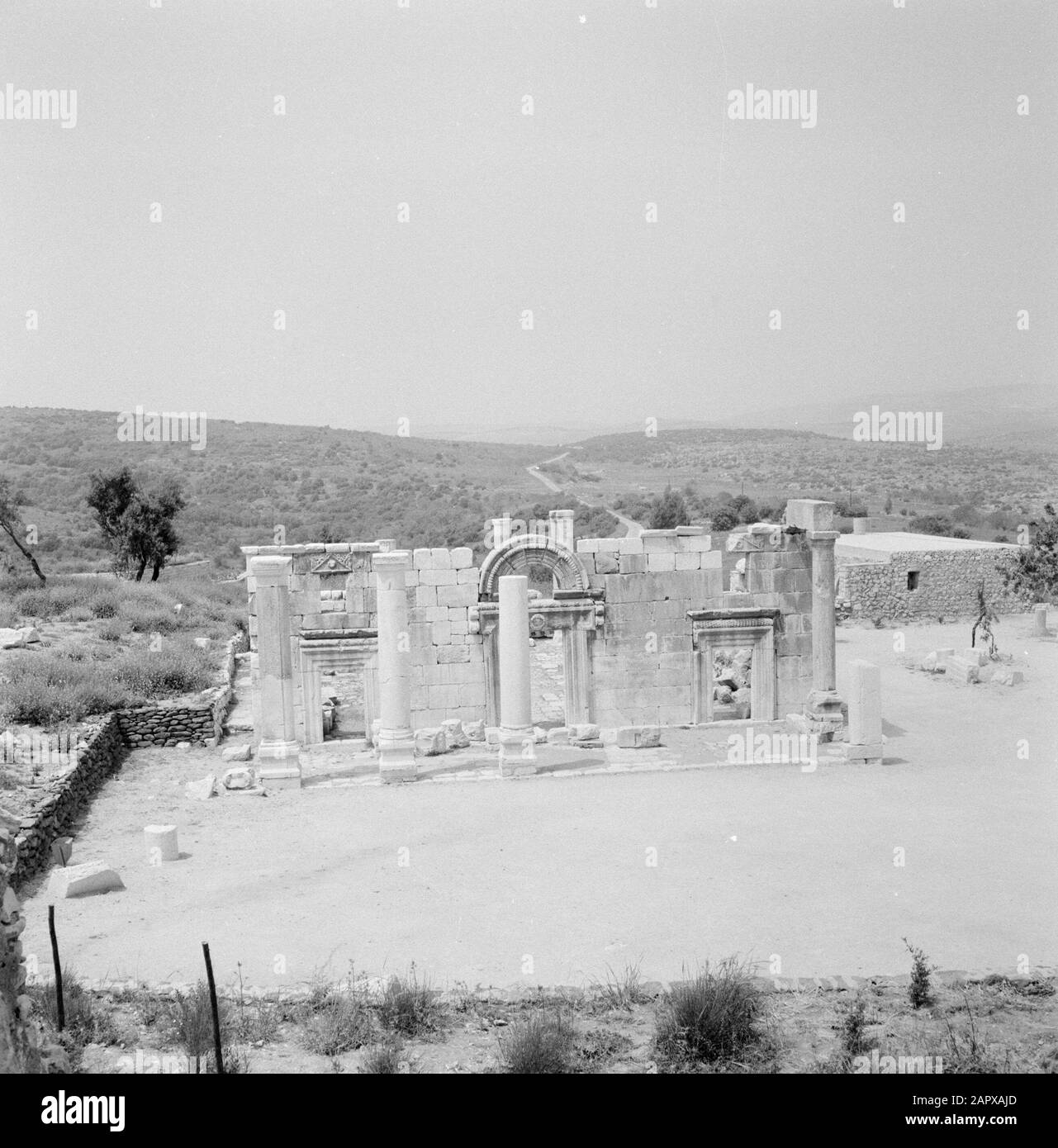 Israel 1964-1965: Bar'am, ruin synagogue  Ruins of the ancient synagogue in Kfar Bar'am Annotation: Bar'am is a kibbutz in northern Israel, located about 300 meters from the border with Lebanon. Bar'am National Park is known for the remains of one of Israel's oldest synagogues Date: 1964 Location: Bar'am, Israel Keywords: archeology, sculptures, ruins, synagogues Stock Photo