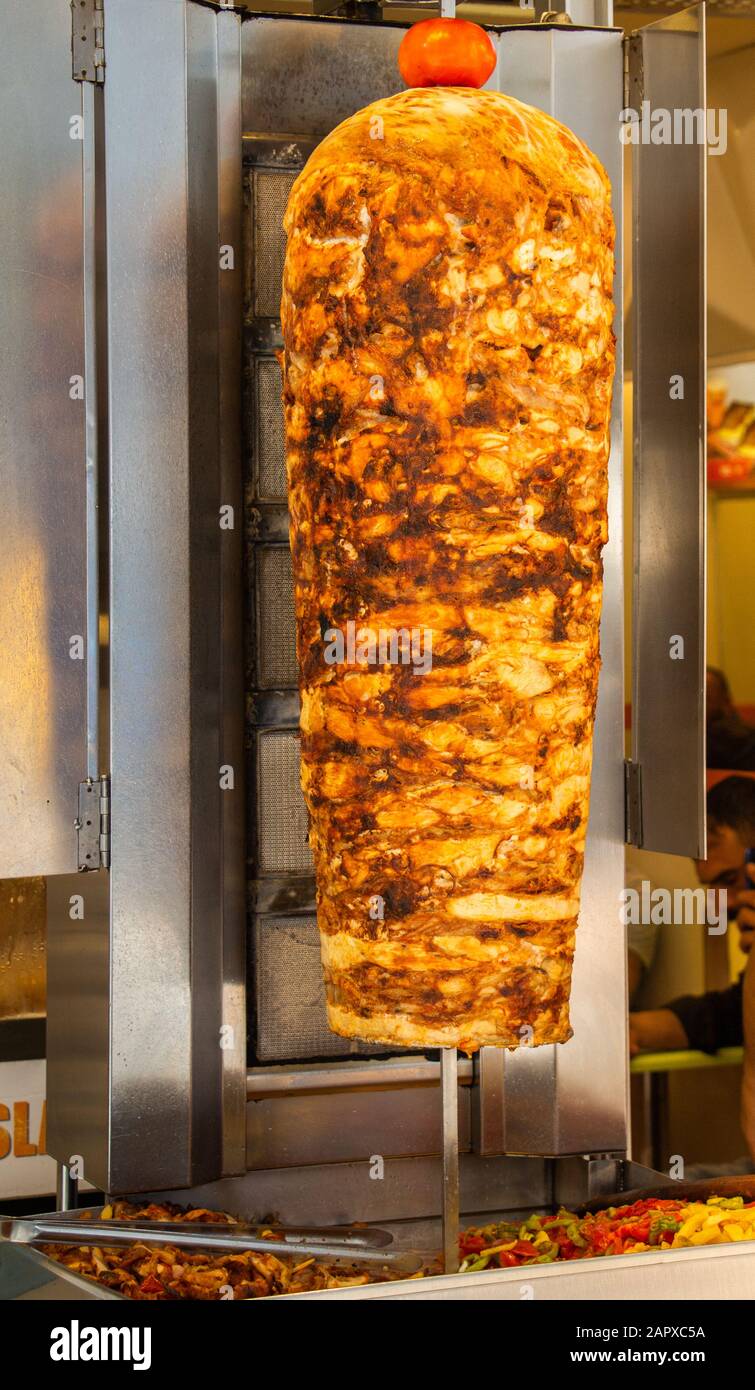 Traditional Turkish food Doner Kebab. Turnspit skewing kebap kebab shawarma Stock Photo Alamy