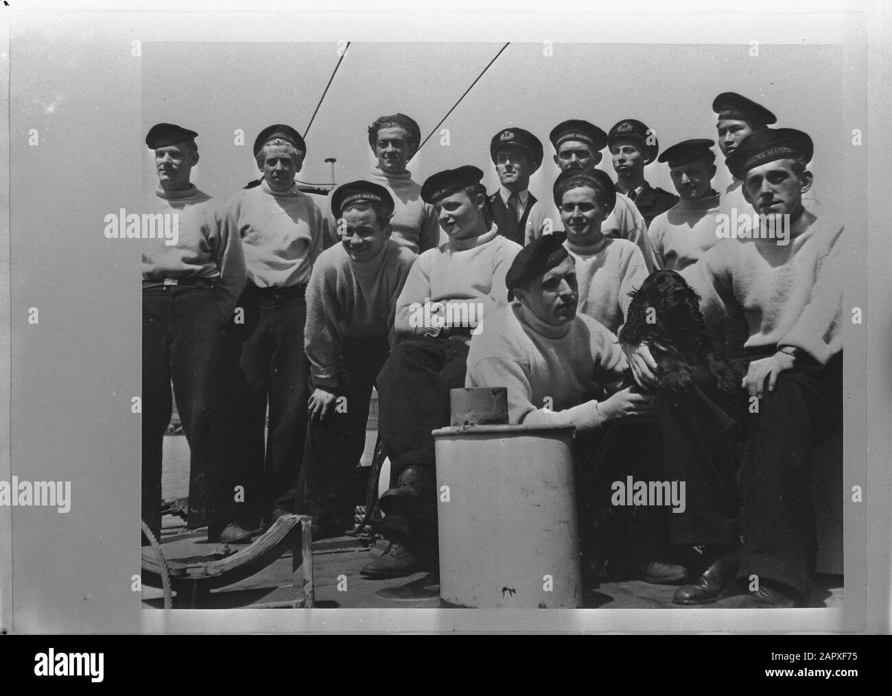 NAVY [Navy] Anefo London series  Series: Dutch motor torpedo boats [MTB] in Great Britain. Crew of one of the MTB's Annotation: Repronegative Date: July 1944 Location: Great Britain Keywords: crew, navy, warships, World War II Stock Photo