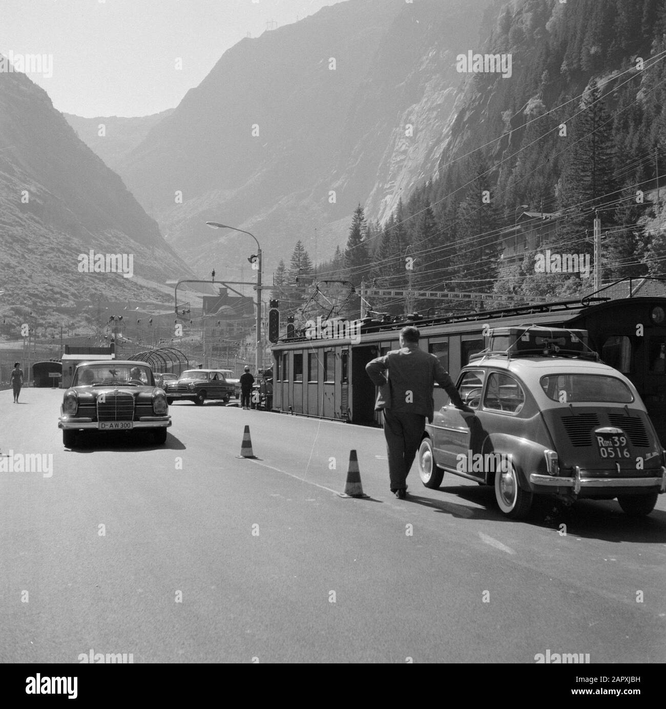 Tour Switzerland-Italy  Street statue at the station Göschenen in the Swiss canton of Uri. Photographed waiting for the car train to St. Gotthard Date: September 1961 Location: Göschenen, Switzerland Keywords: cars, mountains, street images, trains Stock Photo