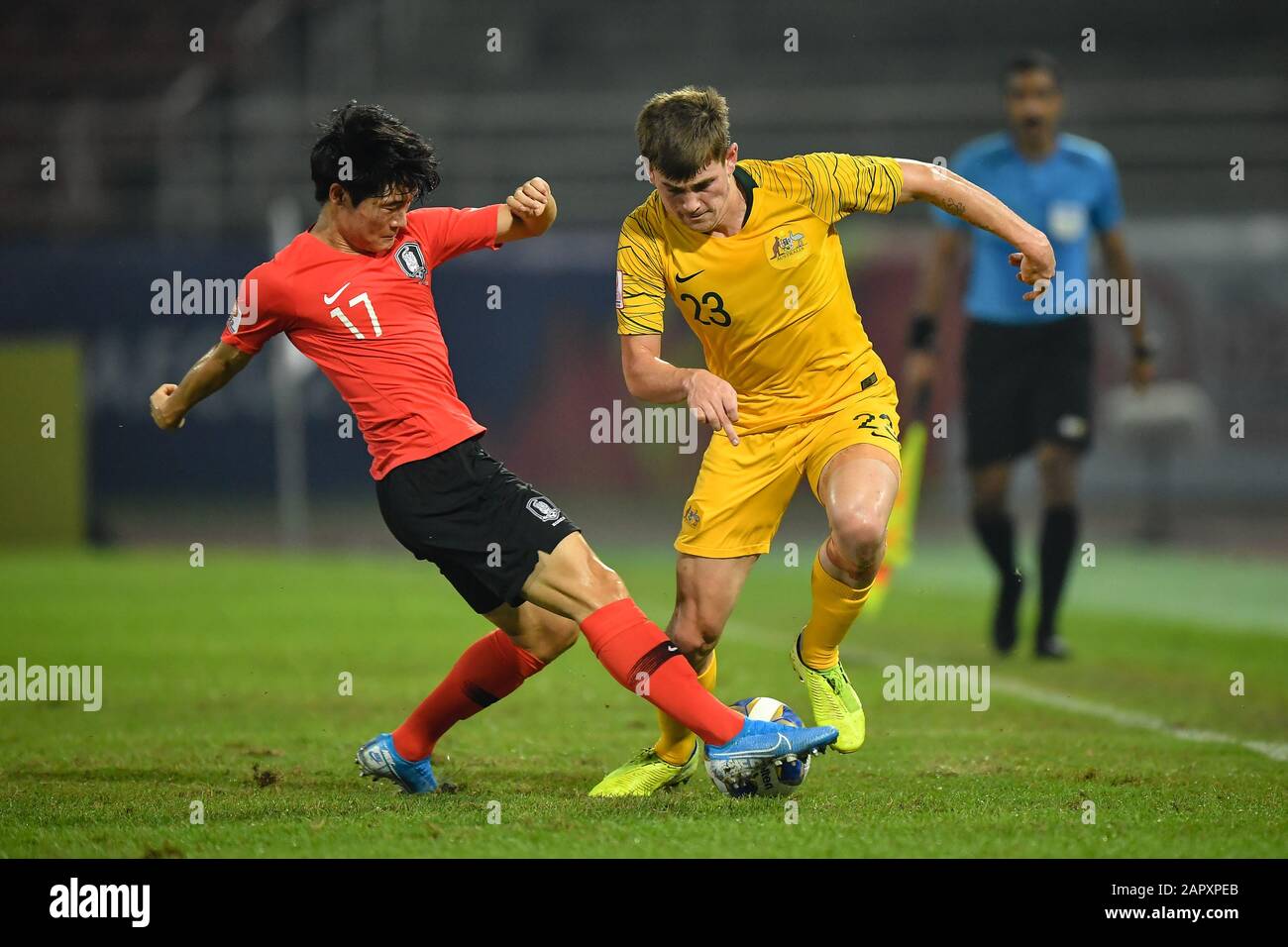 Pathum Thani Thailand 22nd Jan Connor Metcalfe R Of Australia And Um Won Sang Of Korea Republic Are Seen In Action During The Afc U 23 Championship Semi Final Match Between Australia And Korea