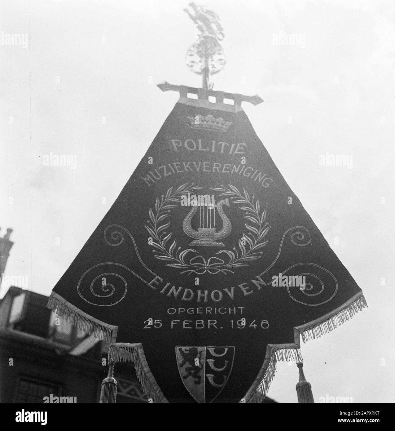 who brought tobacco to europe How and when was tobacco introduced to European society?