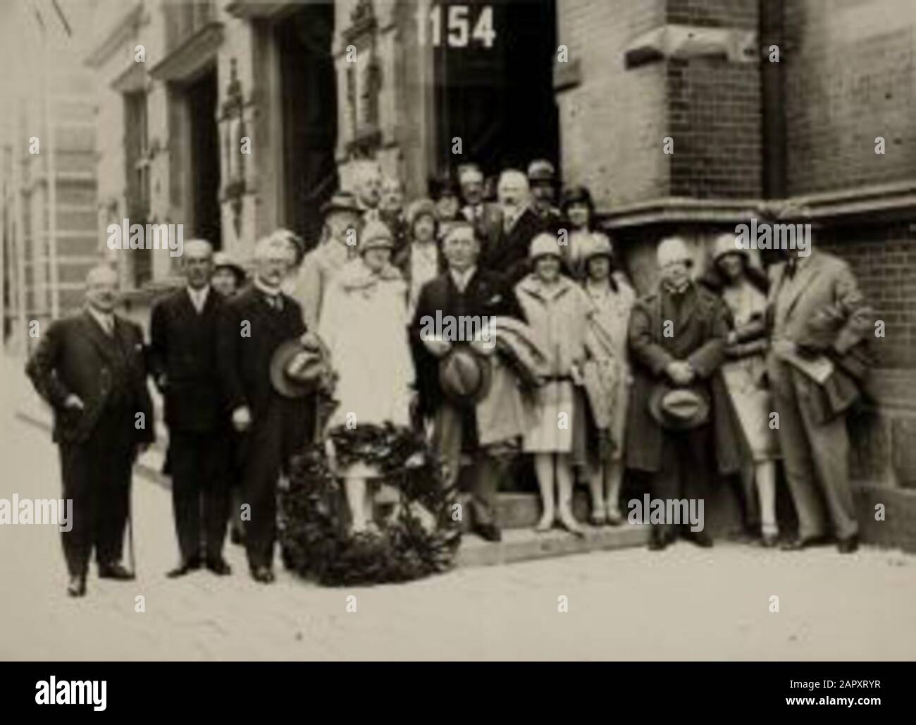 Sports. 1928 Olympic Games Amsterdam, Netherlands. An unknown company poses with a laurel wreath. Stock Photo