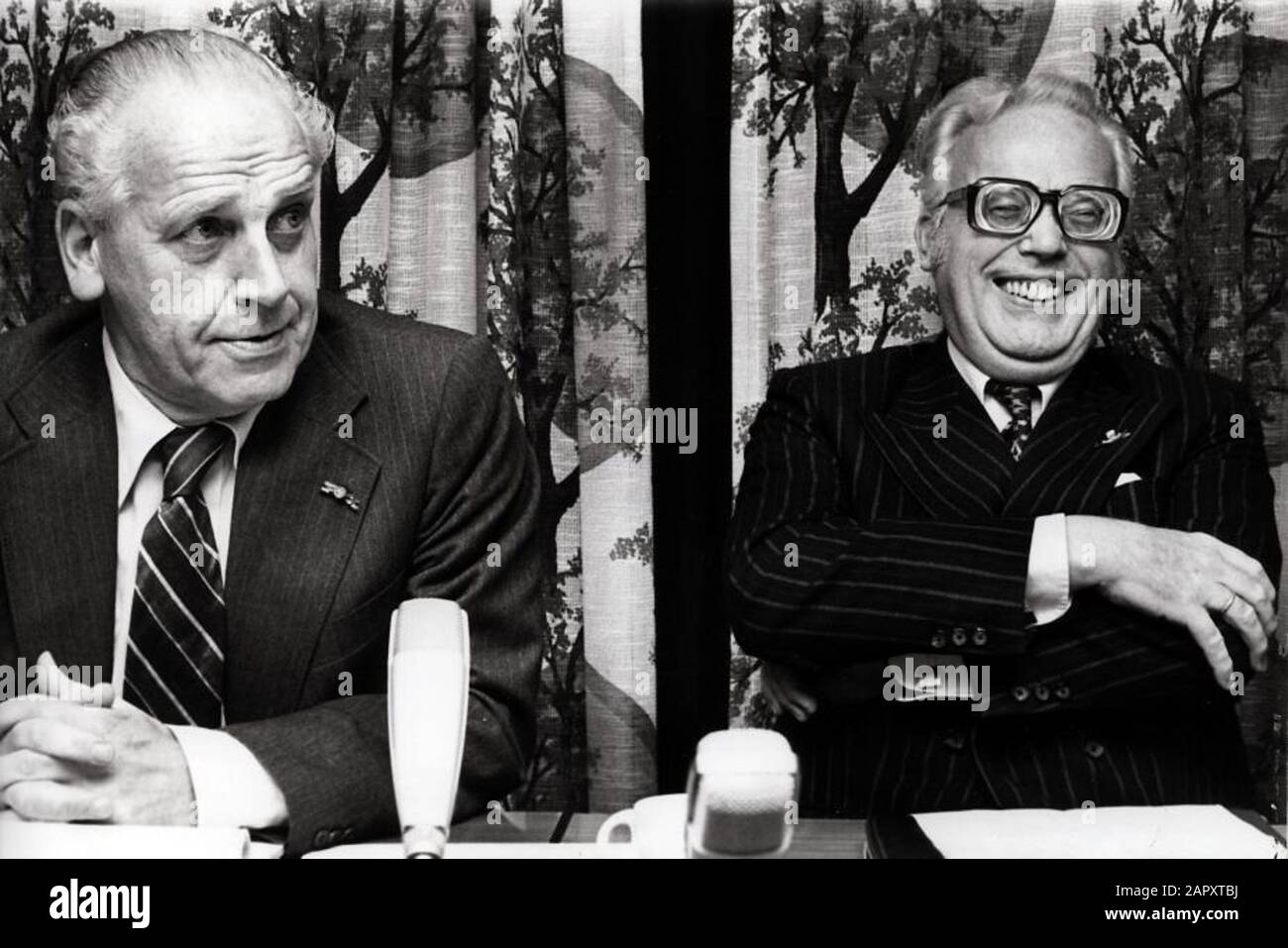 P.J. Verdam (glasses) as informator next to Vrolijk during a press conference. The Hague, Netherlands, 12 October 1977.; Stock Photo