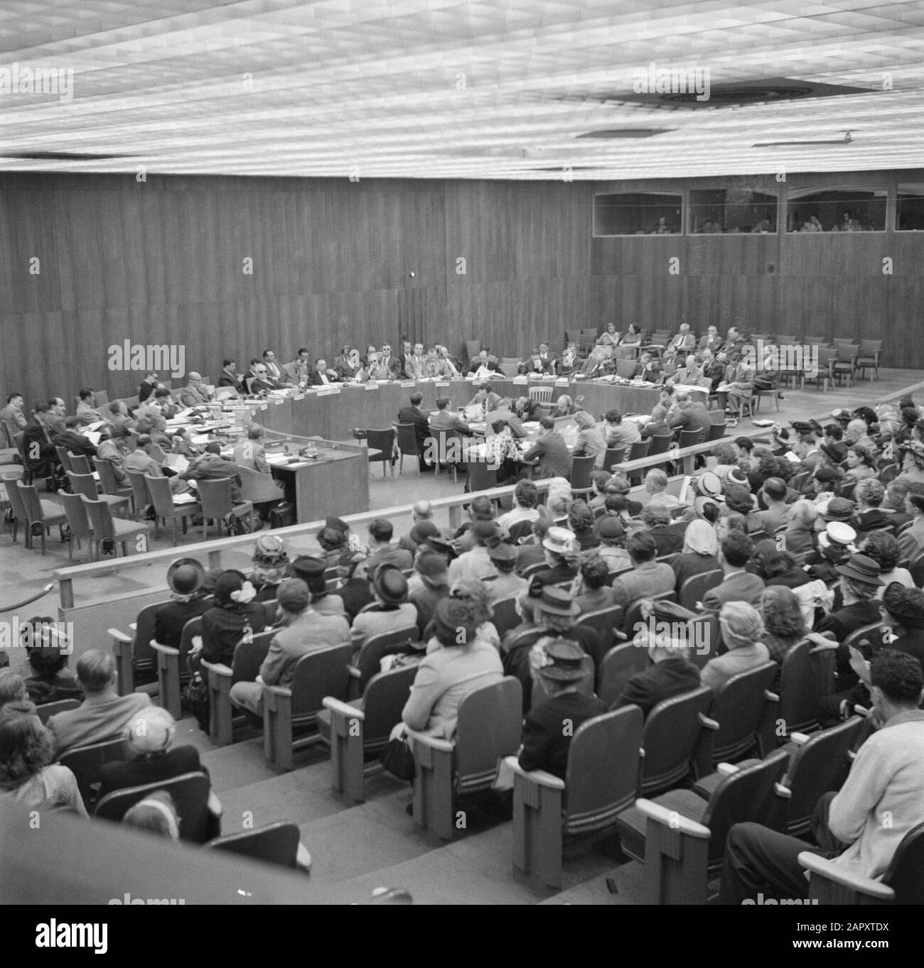 United Nations Headquarters in Lake Success  United Nations Conference Room with at the back of the main table and in front of the public gallery Annotation: The United Nations Headquarters was from 1946-1951 based in Lake Success (NY). At the time when Van de Poll took this picture, the United Nations Commission of Good Services came together in Batavia, which was set up at the end of August 1947 and was the prelude to the Dutch-Indonesian negotiations that would lead to the independence of Indonesia in 1949 Date: June 1948 Location: New York (state), USA Keywords: Meetings Stock Photo