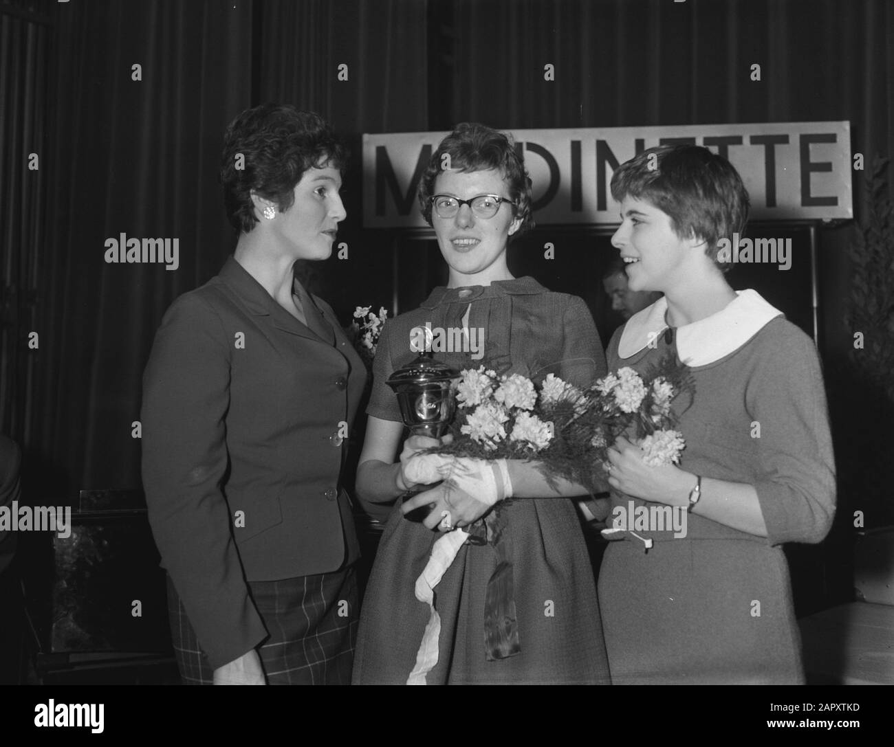 Election modinette 59 in Amsterdam, v.l.n.r. Mies Bouwman, Annie Heerholz (winn.) and Rietje van Bunningen (2nd) Date: February 2, 1959 Location: Amsterdam, Noord-Holland Keywords: Elections Personal Name: Bouwman, Mies Stock Photo