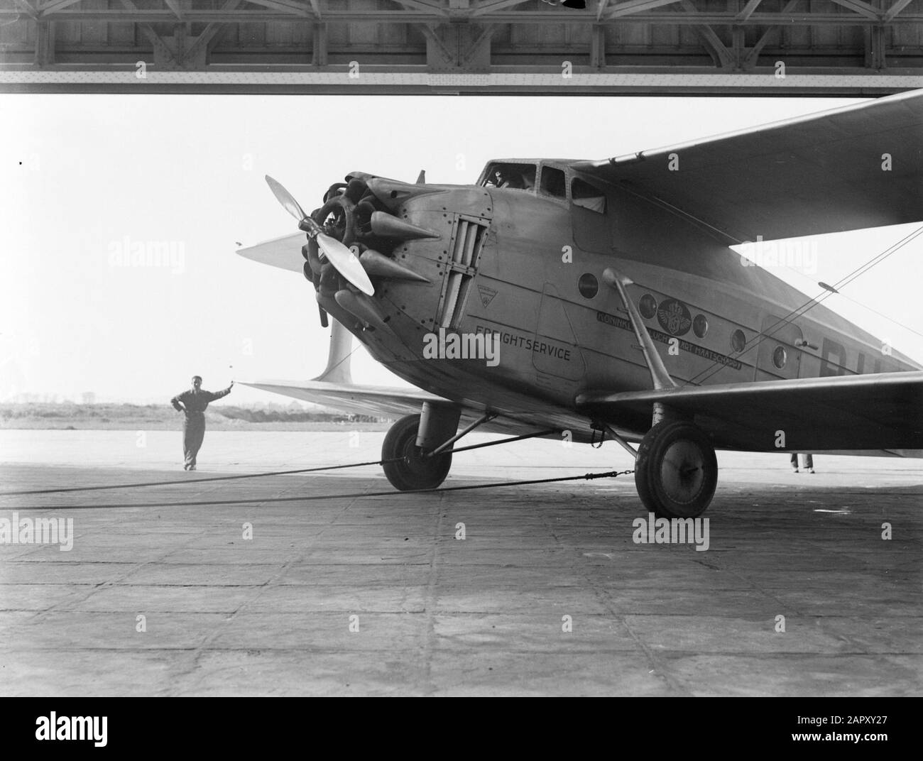 Cargo hold plane Black and White Stock Photos & Images - Alamy