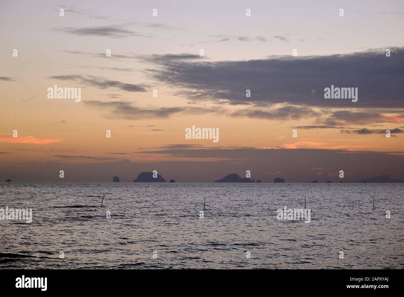 Sunrise over ocean thailand hi-res stock photography and images - Alamy