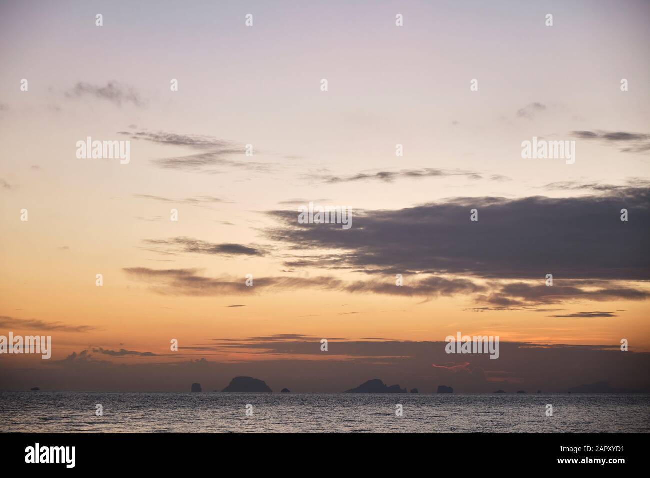 Sunrise over ocean thailand hi-res stock photography and images - Alamy