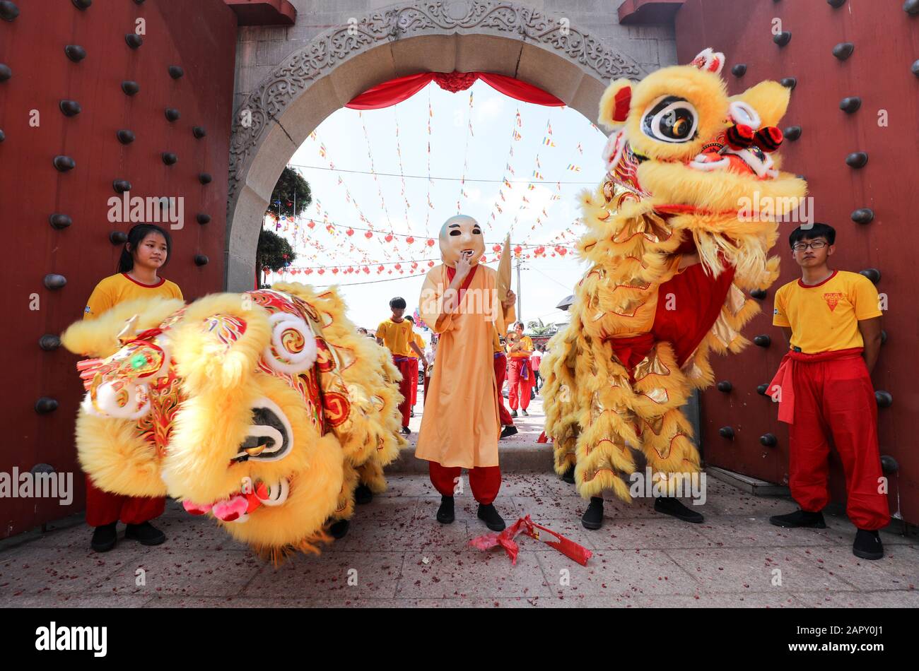 Klang Selangor Malaysia 25th Jan 2020 Lion Dance Troupe Perform In The Temple During Chinese New Year Celebration The Chinese Lunar New Year On January 25 Will Welcome The Year Of The