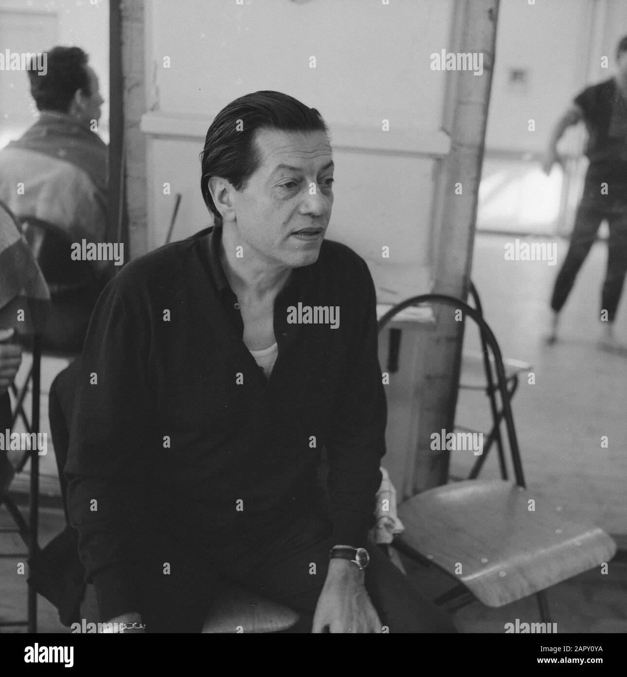 Serge Lifar at rehearsal of Dutch Ballet Date: 19 March 1961 Keywords: BALLET, rehearsals Personname: Lifar, Serge Stock Photo