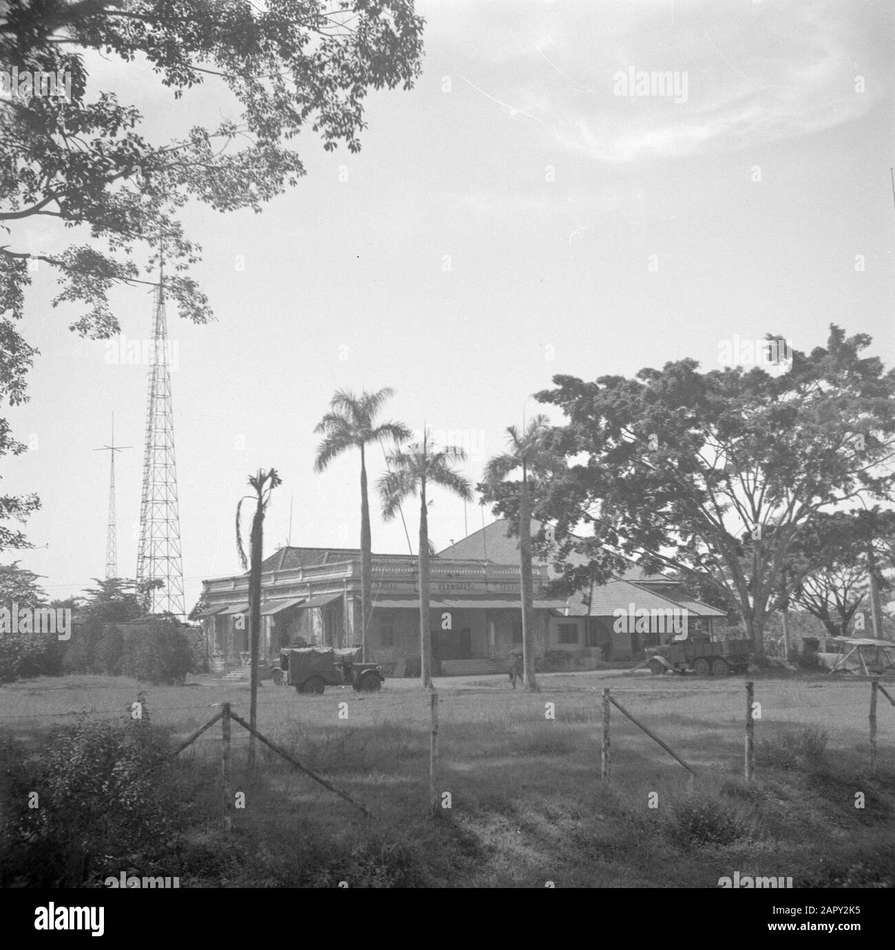 War volunteers in Malacca and Indonesia Transmitter towers of the NIROM,  Nederlands-Indian Radio-Broadcasting Maatschappij, in Bandoeng in the  district of Tjioemboeleeit Annotation: In 1942 the last Dutch broadcast of  the NIROM, then
