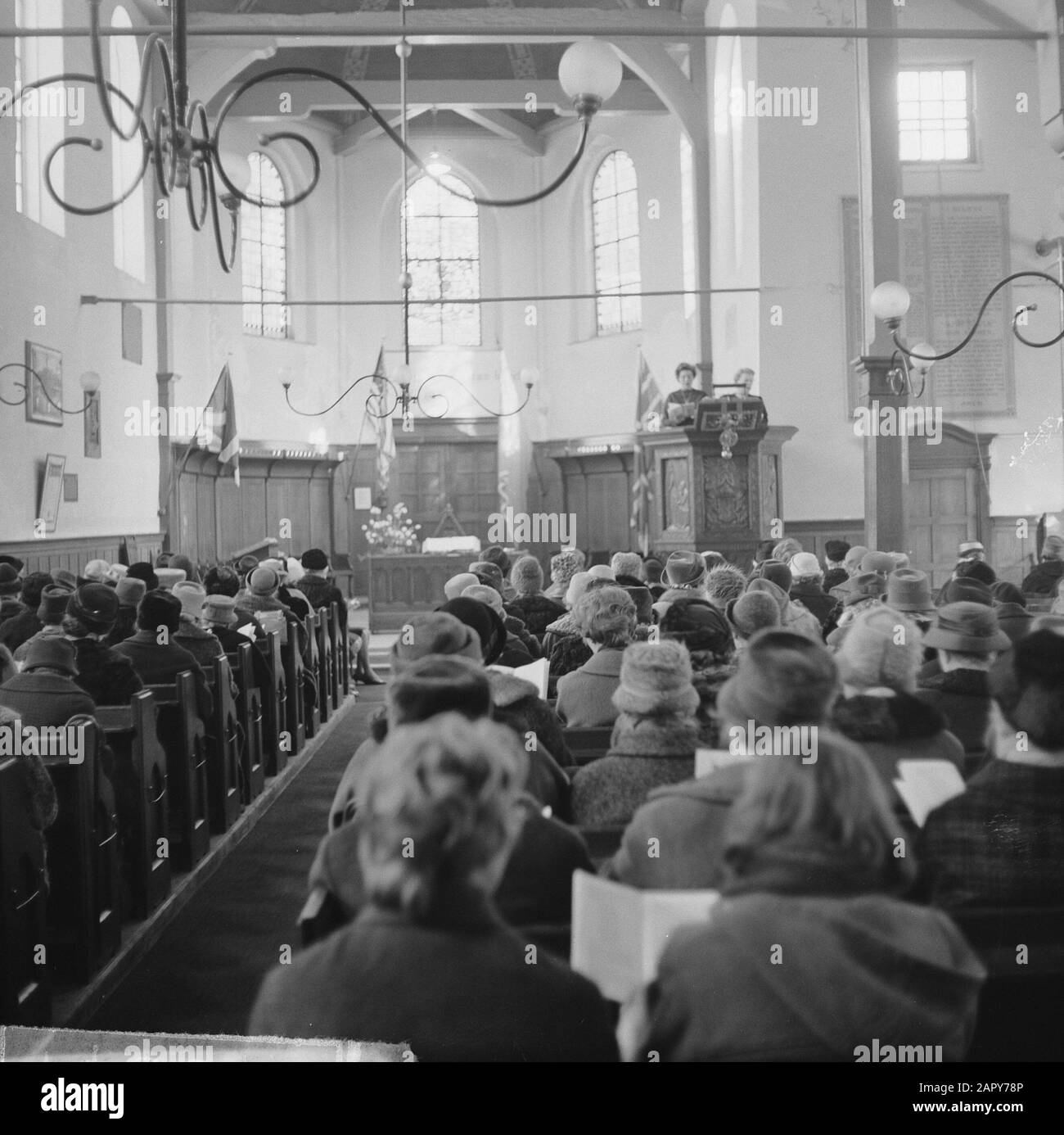 World Day of Prayer for women in the English Church at the Begijnhof in Amsterdam Date: March 1, 1963 Location: Amsterdam, Noord-Holland Keywords: CHERK, women Institution name: Begijnhof Stock Photo
