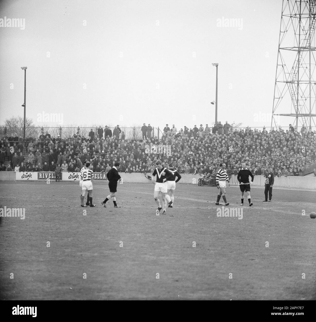 Enschede vs. Blue White 0-1. Ruje van Blauw Wit sent out the field Date: March 24, 1963 Location: Enschede Keywords: sport, football Institution name: Blue White Stock Photo