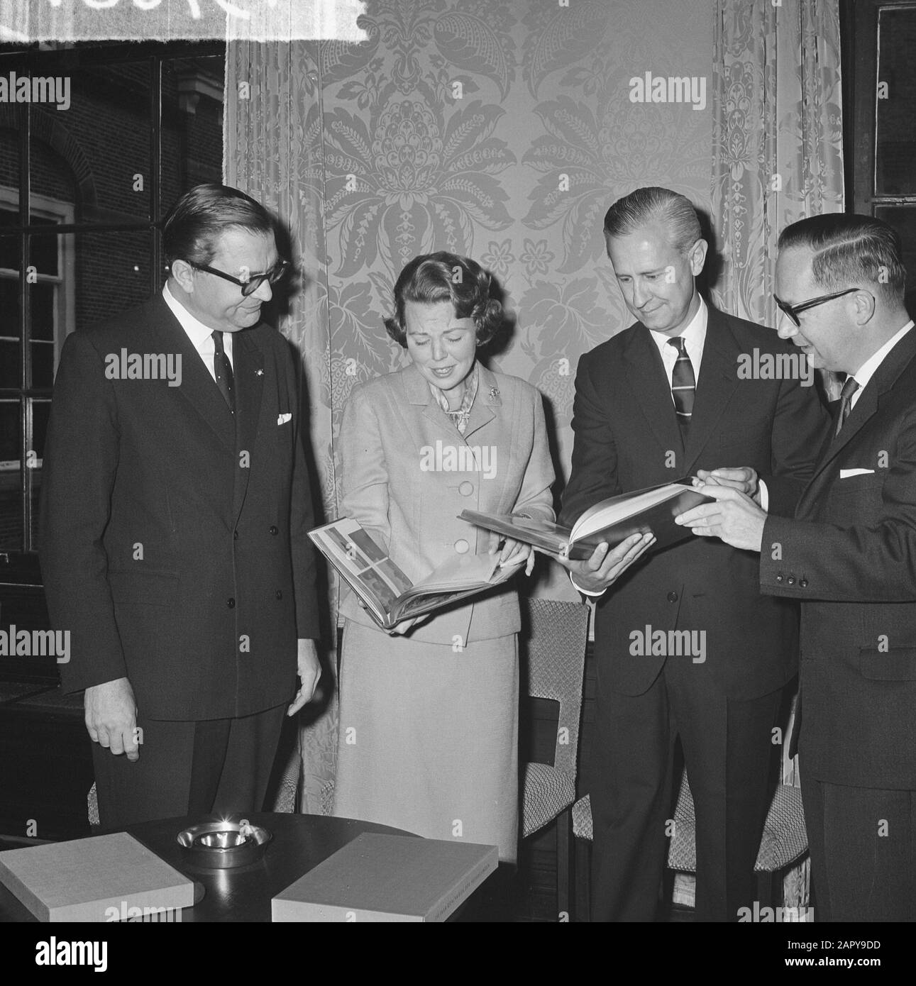 Commemorative commemorations Black and White Stock Photos & Images - Alamy