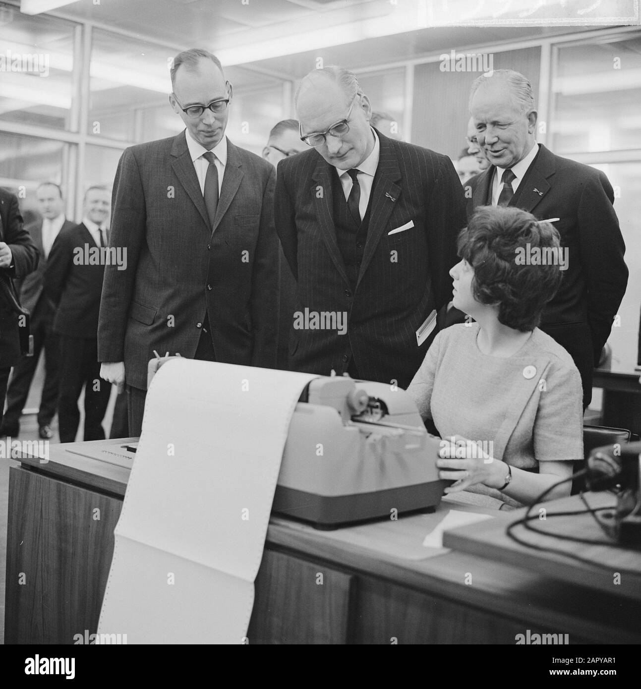 Calculator in use at Technical University of Applied Sciences in Delft by His Excellency mr. Theo Bot of Education Arts and Sciences by pressing the button Date: 16 january 1964 Location: Delft, Zuid-Holland Stock Photo
