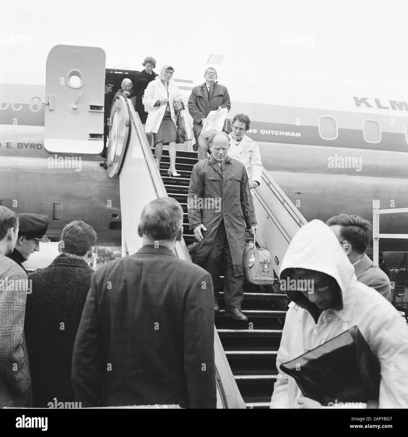 Dutch hikers from four days in Israel back Date: March 24, 1964 Location: Noord-Holland, Schiphol Keywords: hikers Stock Photo