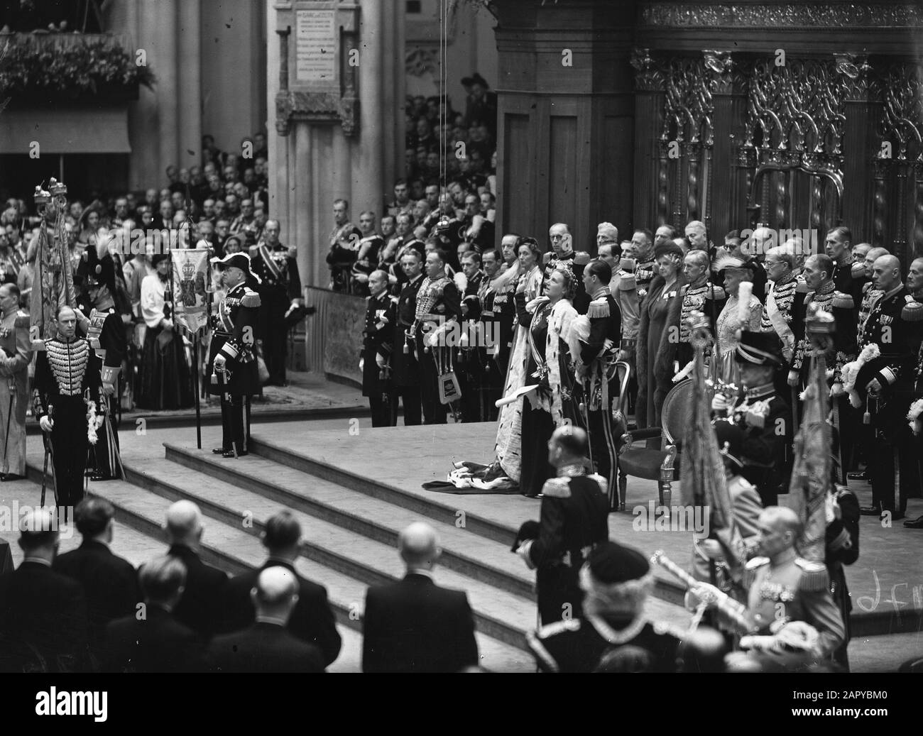 abdication Queen Wilhelmina/Inauguration of Queen Juliana  Inauguration Queen Juliana. Solemnity at the Nieuwe Kerk in Amsterdam (order No 8-17). Debation of oath by Queen Juliana, as provided for in Article 53 of the Dutch Constitution, ending with the words: So truly help me God almighty! Date: 6 September 1948 Location: Amsterdam, Noord-Holland Keywords: inaugurations, royal house Personal name: Juliana, queen Stock Photo