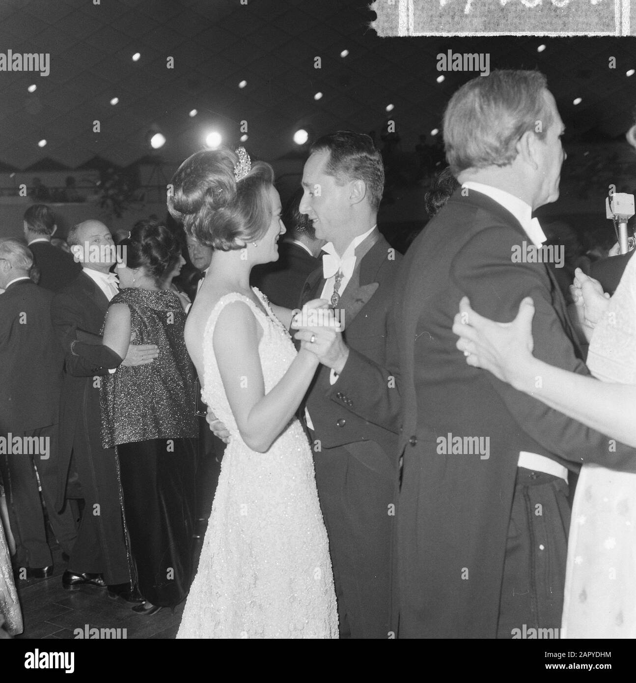 Press ball of German journalists in Bonn, guests of honor Princess Irene and Prince Carlos Date: November 6, 1964 Location: Bonn Keywords: JOURNALISS Personal name: Carlos, prince, Irene, princess, Press ball Stock Photo