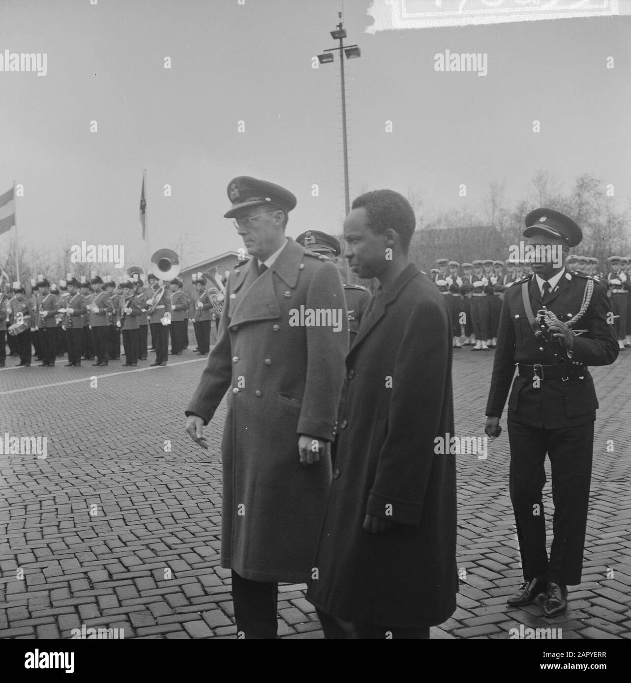 State visit President Nyerere of Tanzania, Soesterber airport, inspection honorary guard with Prince Bernhard Date: April 21, 1965 Location: Soesterberg, Utrecht Keywords: honorary guards, presidents, princes, state visits, airports Personal name: Bernhard (prince Netherlands), Nyerere, Julius Stock Photo
