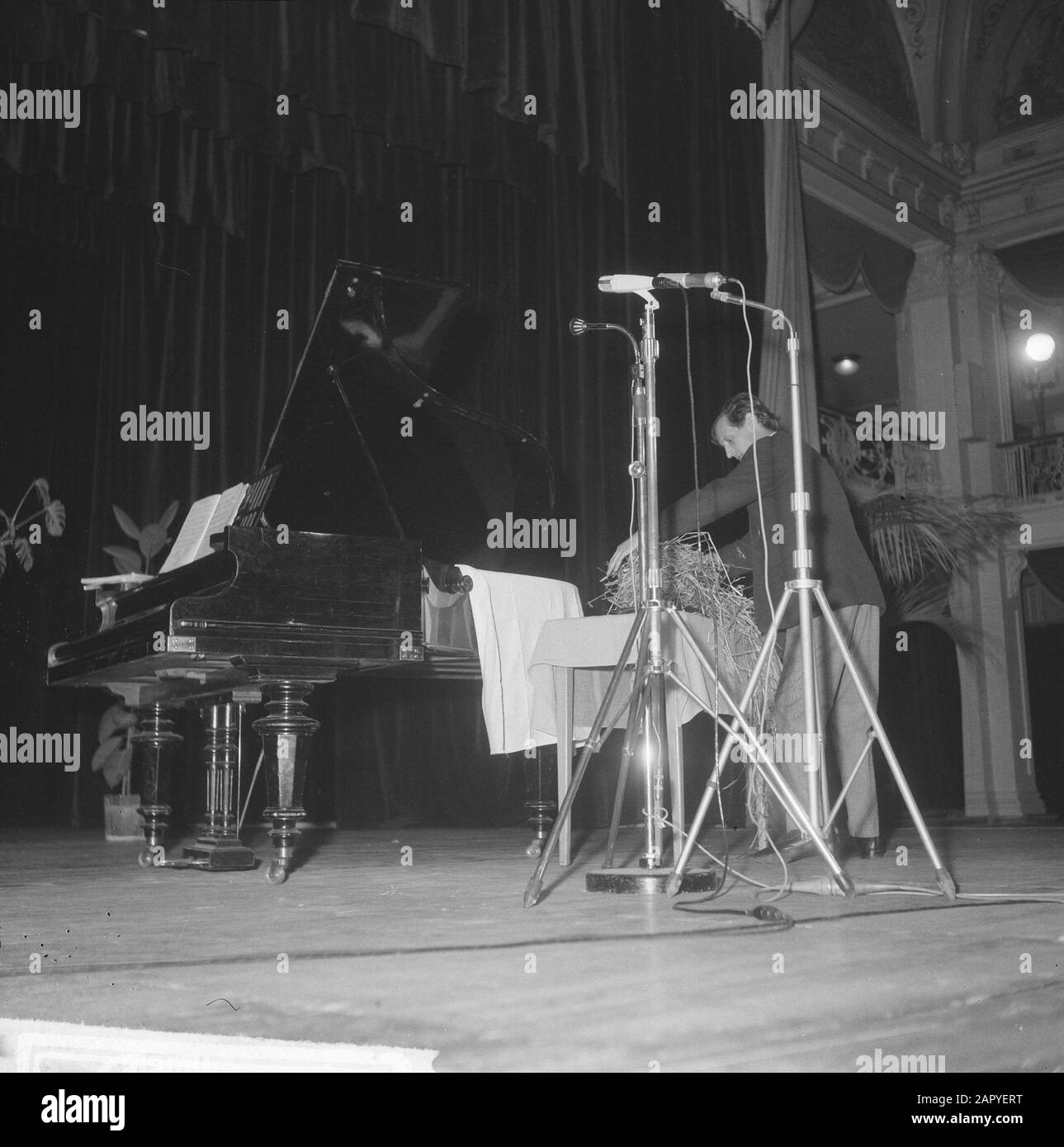Fluxus hi-res stock photography and images - Alamy