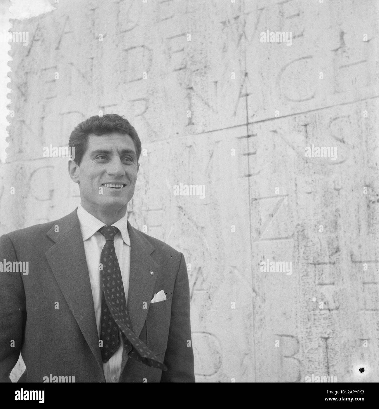 Turkish football team in Amsterdam. Lefter Küçükandonyadis Date: May 3, 1958 Location: Amsterdam, Noord-Holland Keywords: portraits, footballers Personal name: Küçükandonyadis, Lefter Stock Photo