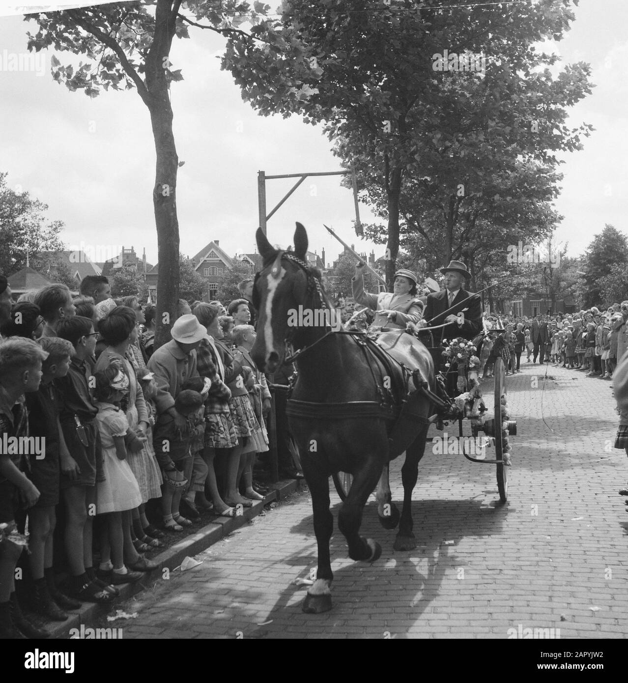 Purmerend 550 year city, ring stitches in costume Date: 14 July 1960 Location: Purmerend Keywords: RINGSTICLE, costume Stock Photo