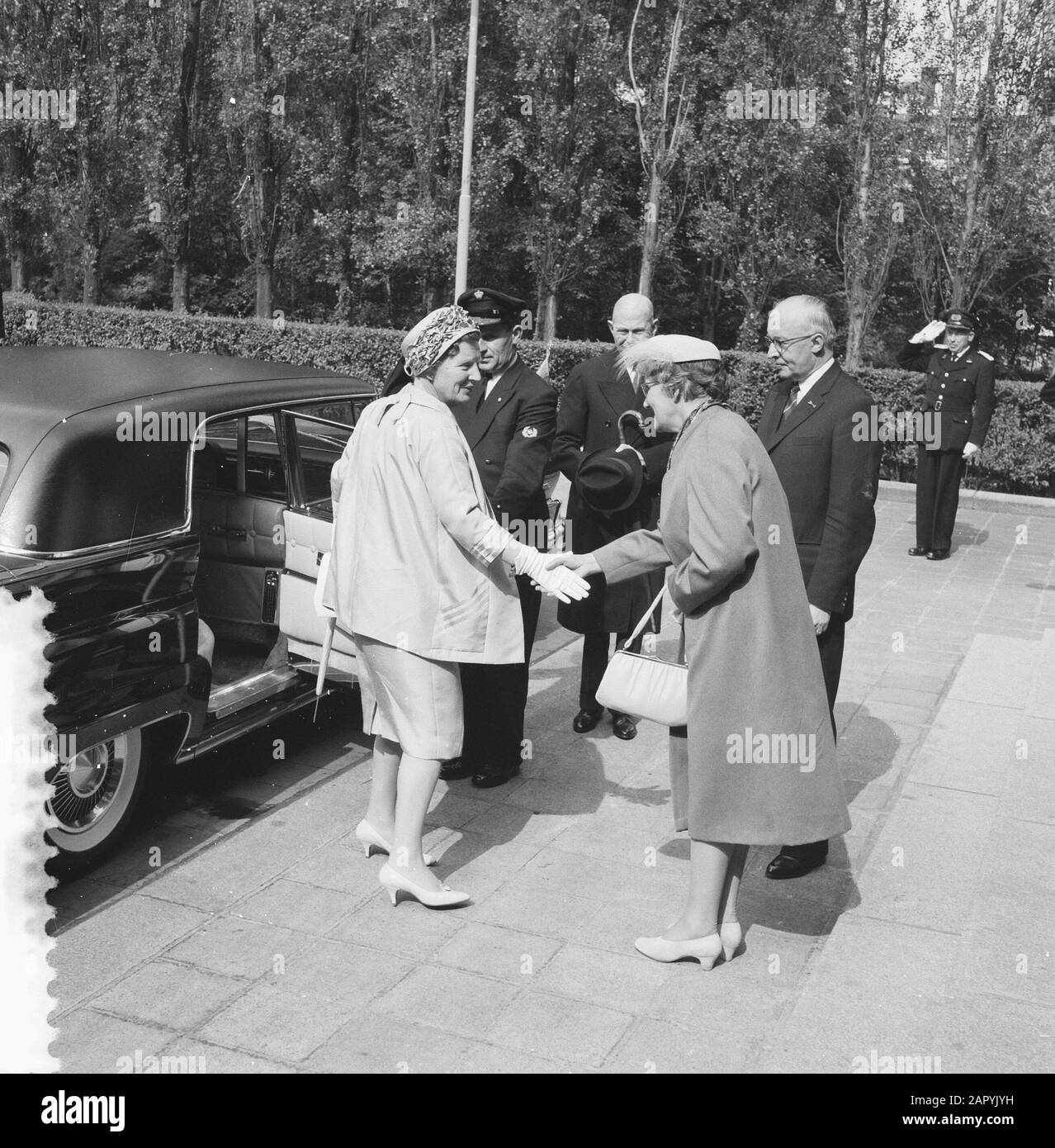 Floriade 1960  Queen Juliana arrives at the Floriade in Rotterdam Date: 20 July 1960 Location: Rotterdam, South-Holland Keywords: arrivals, queens Personal name: Juliana, Queen Institution name: Floriade Stock Photo