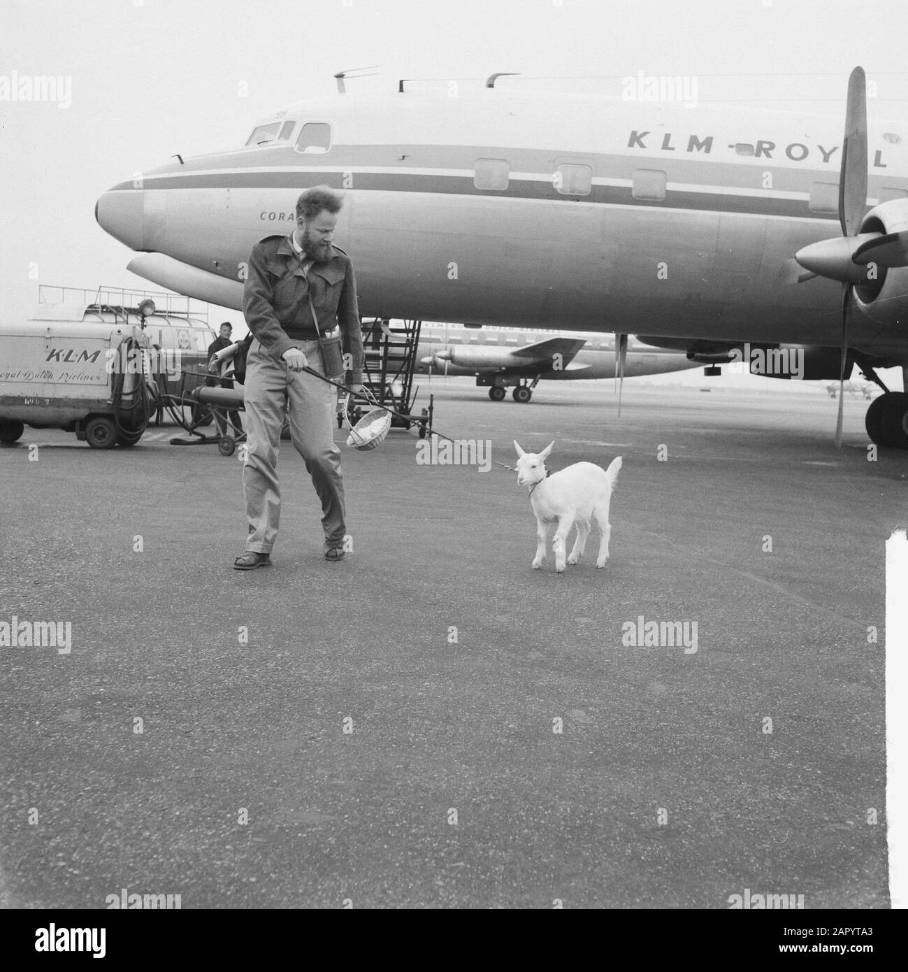 Departure from Schiphol to Israel of Dutch participants Date: March 12, 1961 Location: Noord-Holland, Schiphol Keywords: participants, departure Stock Photo