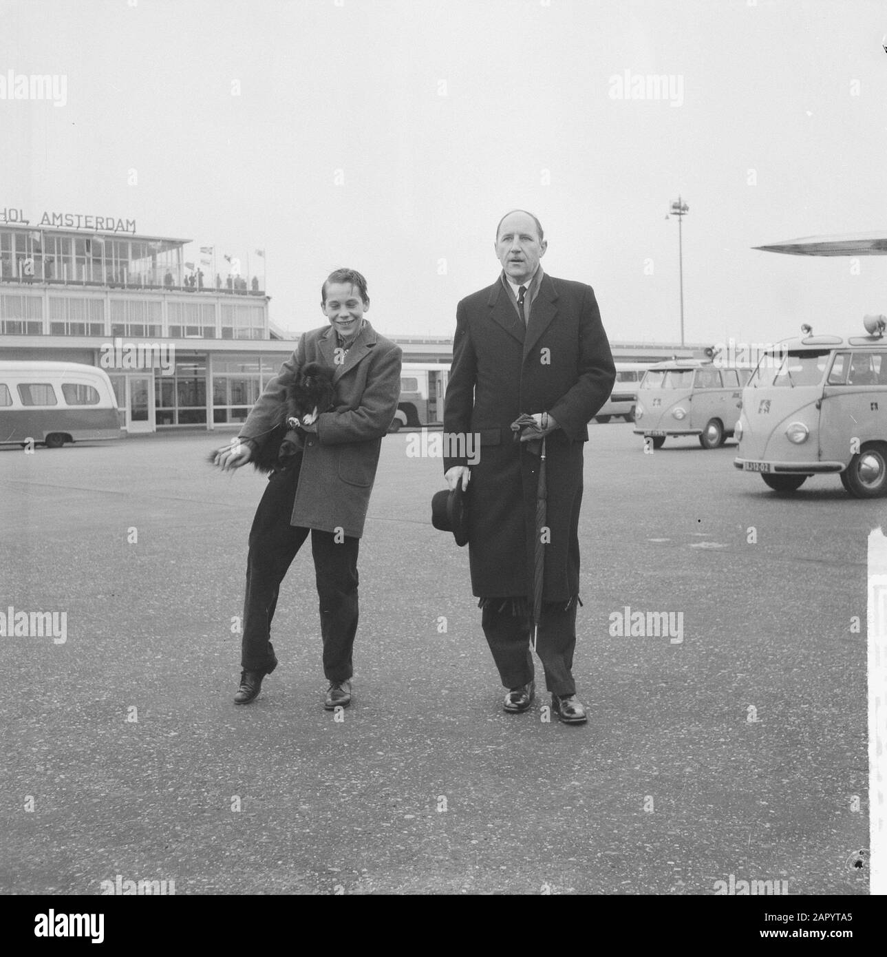 Departure of Minister Luns from Schiphol to London. Minister Luns with his son Date: 12 March 1961 Location: Noord-Holland, Schiphol Keywords: departures, sons Person name: Luns, J.A.M.H., Luns, Joseph Stock Photo