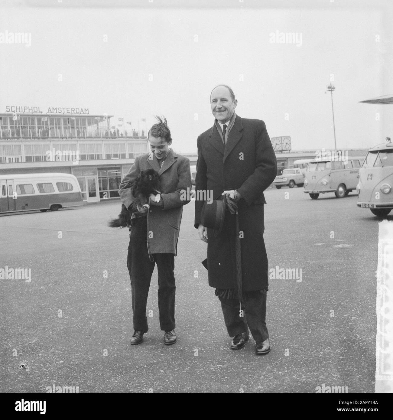 Departure of Minister Luns from Schiphol to London. Minister Luns with his son Date: 12 March 1961 Location: Noord-Holland, Schiphol Keywords: departures, sons Person name: Luns, J.A.M.H., Luns, Joseph Stock Photo