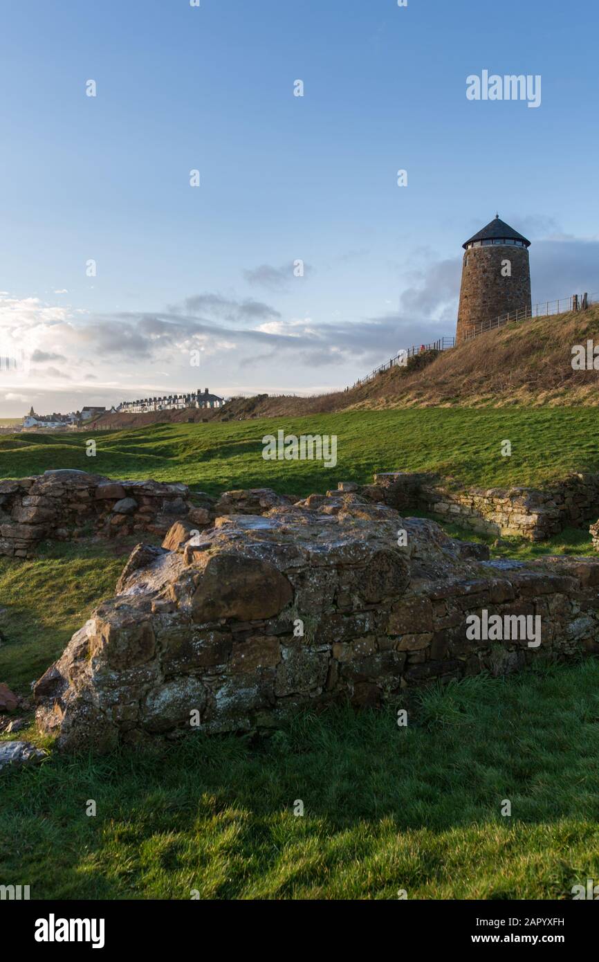Fife Coastal Path, Scotland. Picturesque silhouetted view of the Fife Coastal Footpath between the Fife villages of Pittenweem and St Monans. Stock Photo