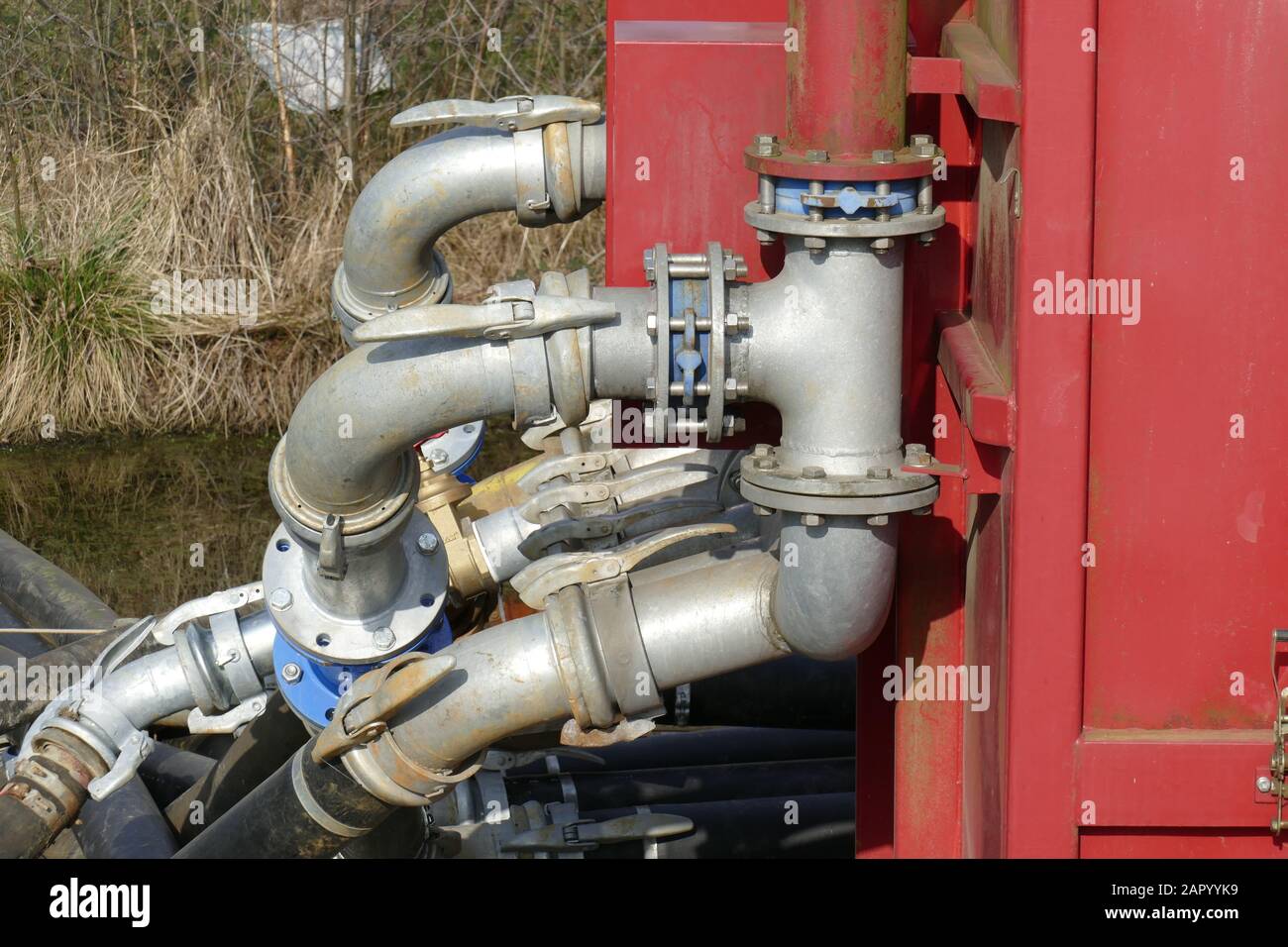 Metallrohre an einem Container für Grundwasserabsenkung, Deutschland, Europa Stock Photo