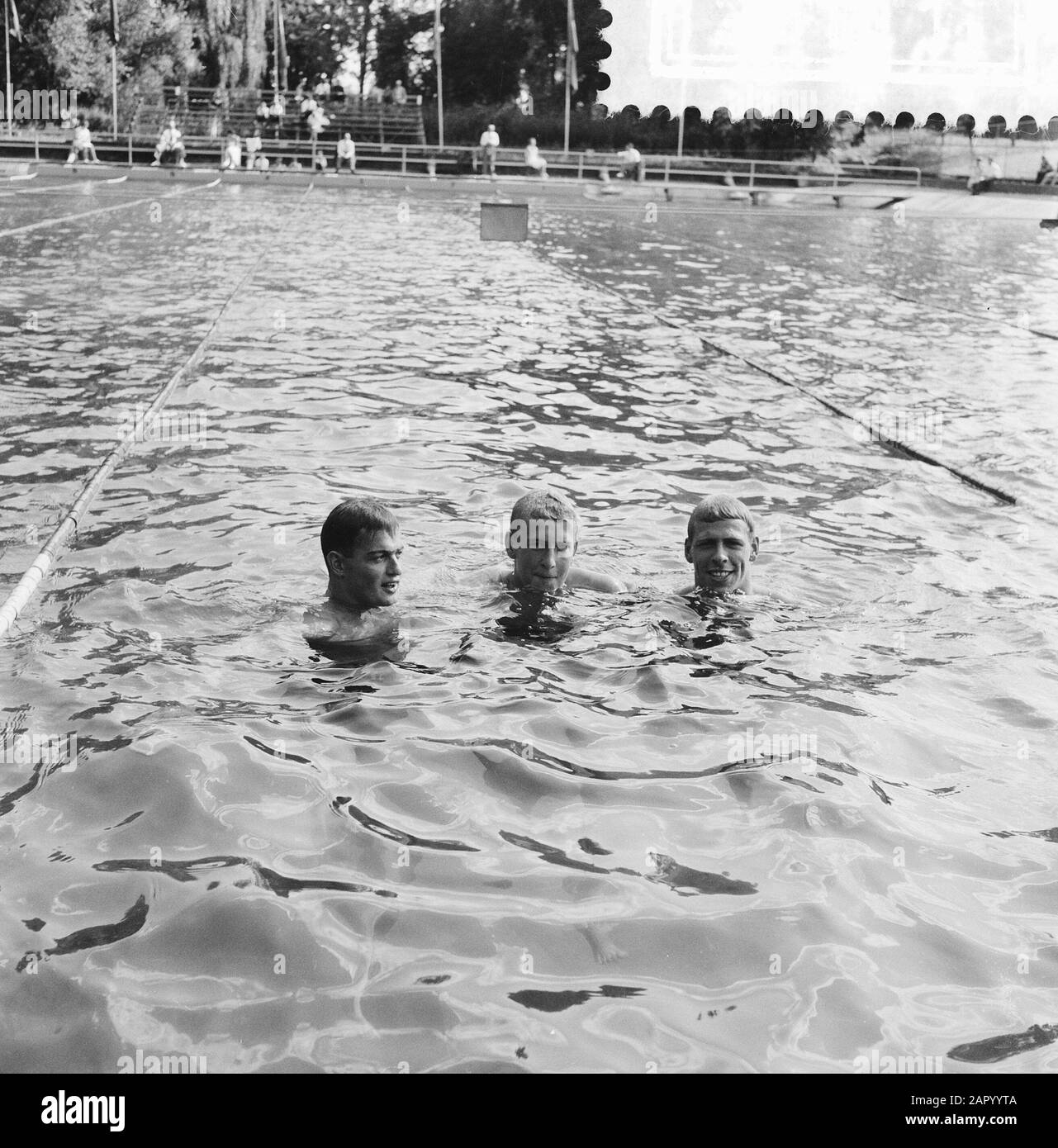 Swimming championships of the Netherlands in Heerlen. Bontekoe Date: 5 August 1961 Location: Heerlen, Limburg Keywords: Championships, swimming Personal name: Bontekoe, Johan Stock Photo