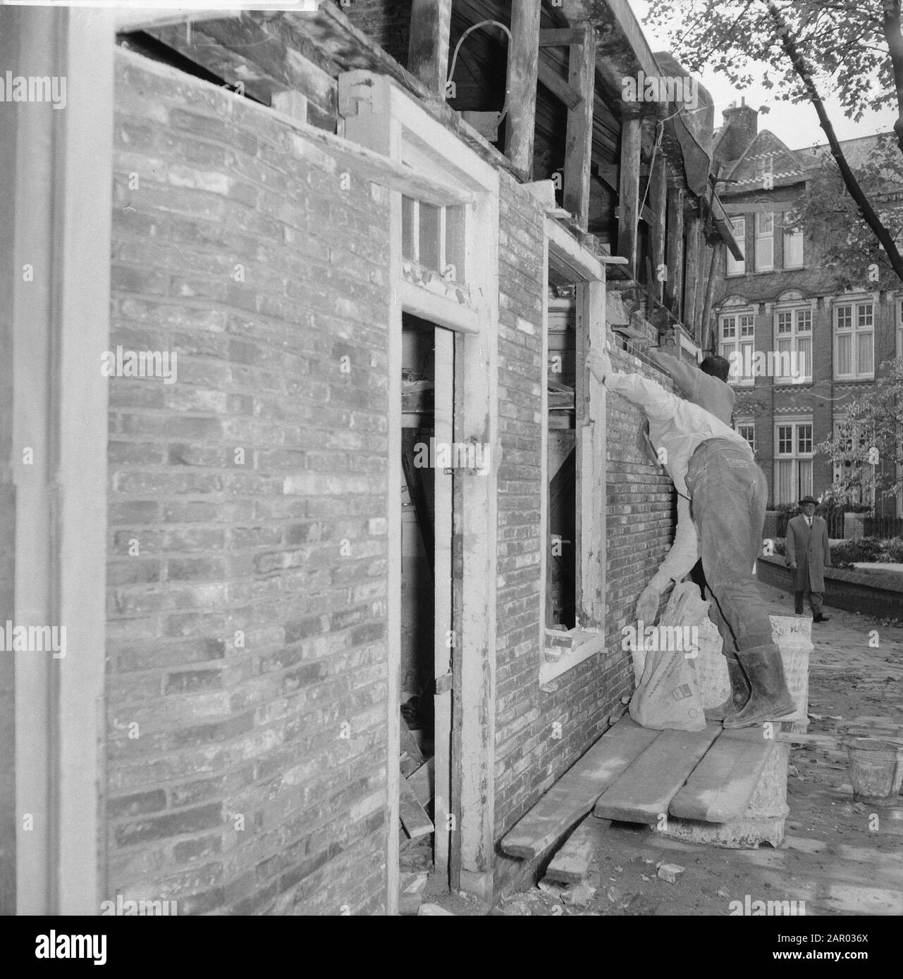 Restoration English church at Beguinage. Assignment Trouw. Restoration exterior Date: October 26, 1961 Keywords: churches, restorations Institution name: Begijnhof, Trouw Stock Photo