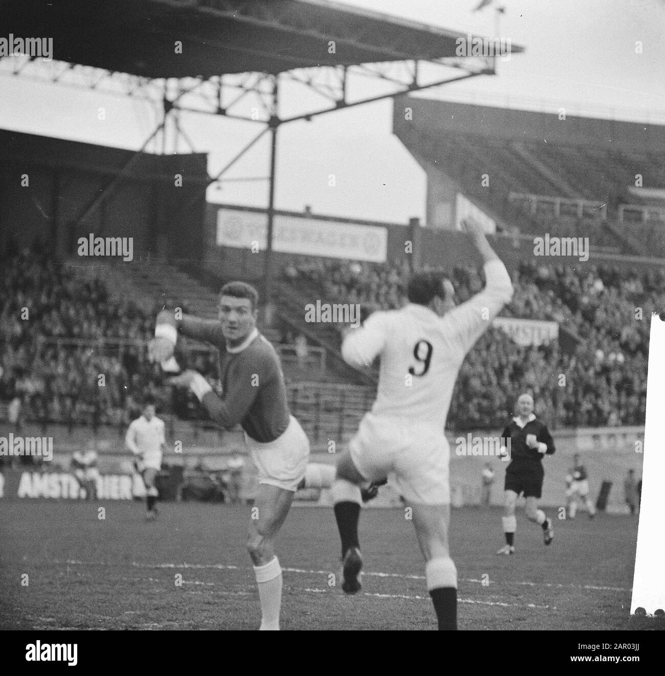 Football Amsterdam against Manchester United game moment Date: 23 May 1962 Location: Amsterdam, Noord-Holland Keywords: sport, football Institution Name: Manchester United Stock Photo