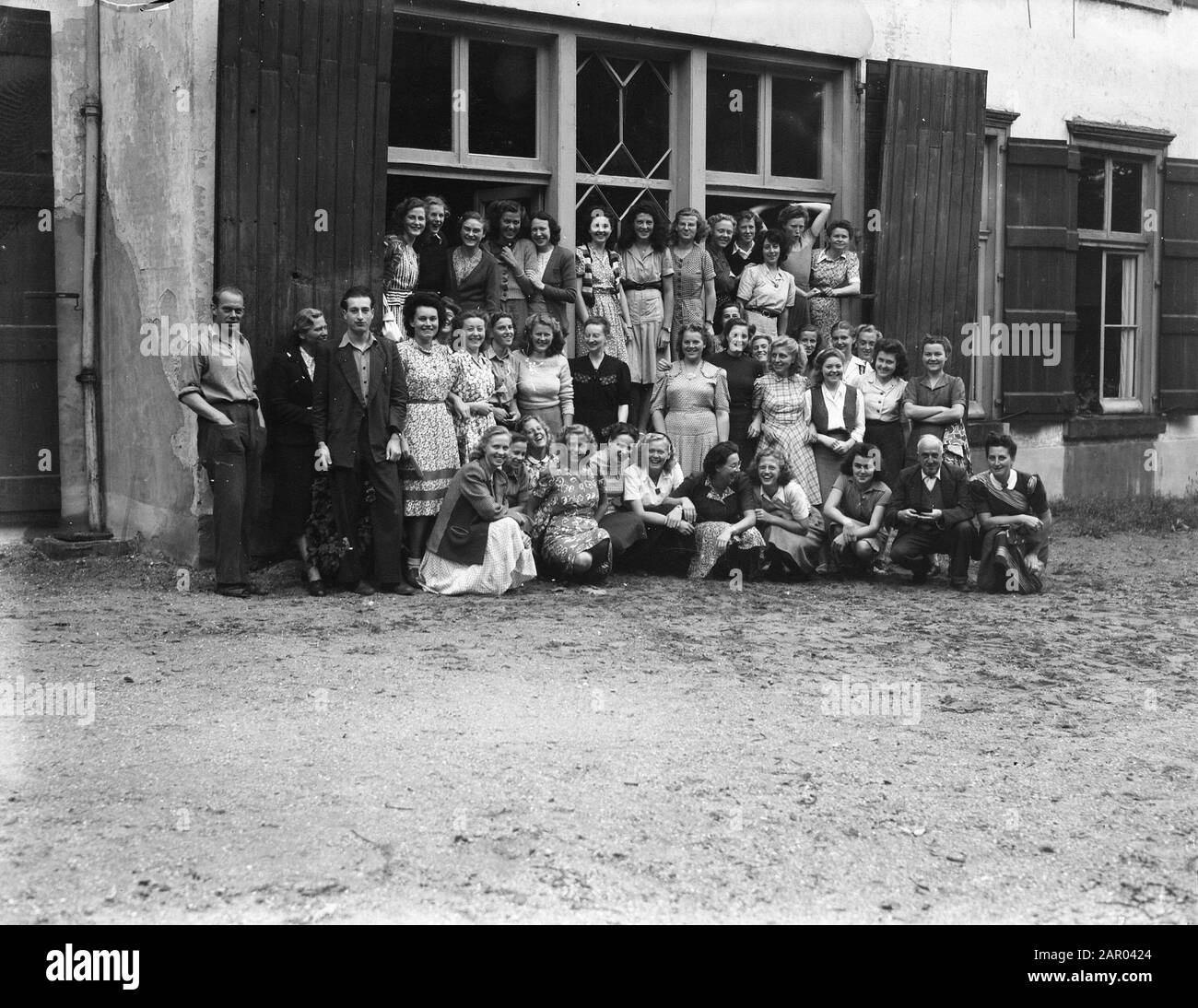 Volkshogeschool t Oude Hof Bergen Group outside Date: 12 August 1948 Location: Mountains Keywords: VOLKSHOCHOL Stock Photo