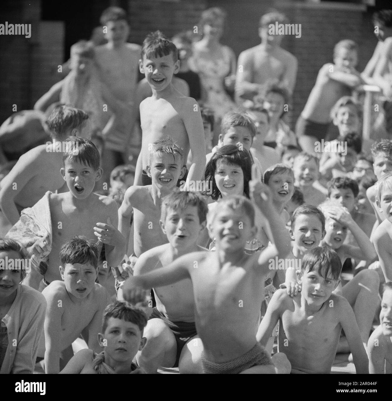 Busy during hot day in capital pool Date June 6, 1962 Keywords crowds