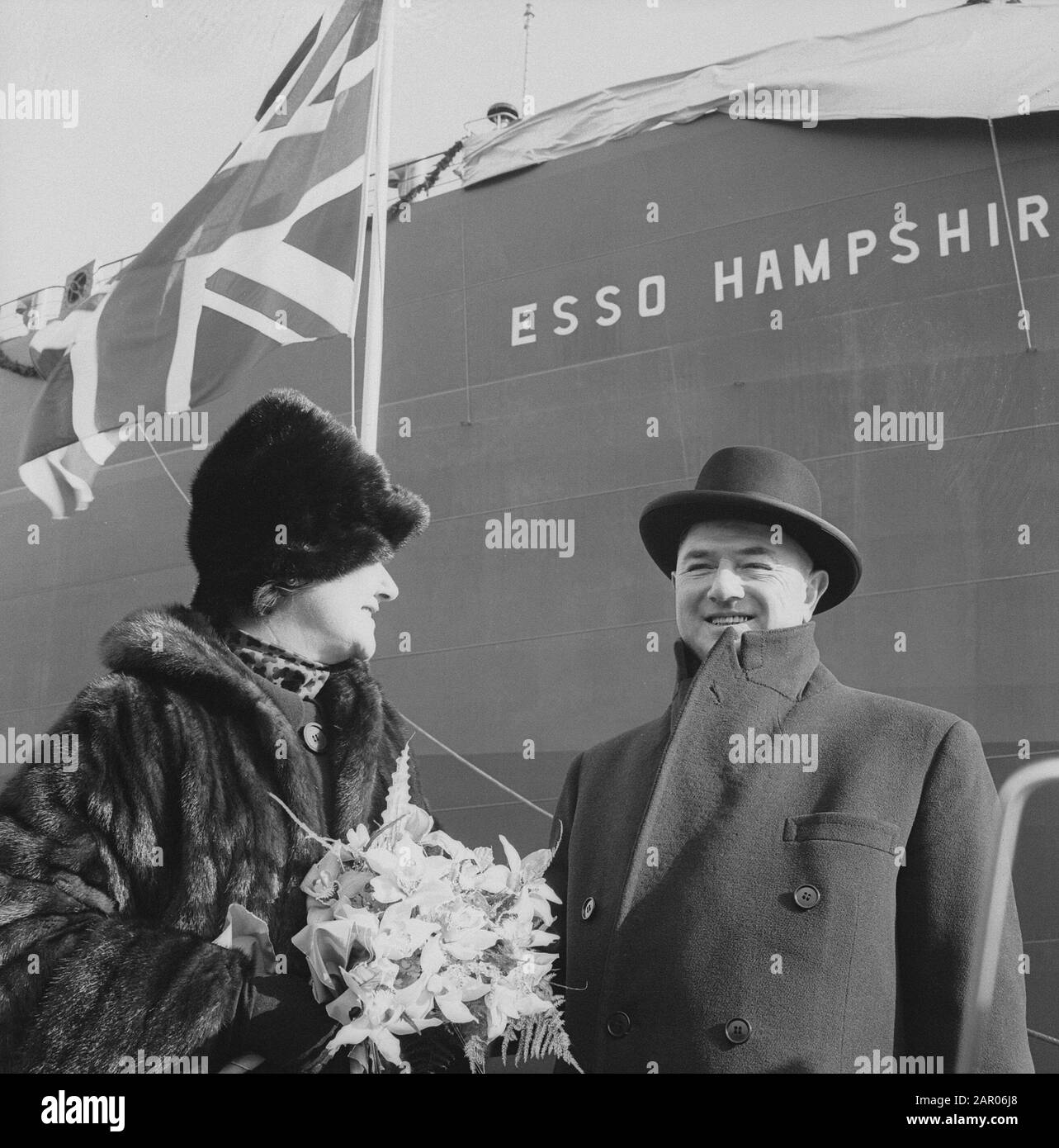 Largest Dutch built Esso Hampshire baptized by Mrs. L.W. Elliot (wife of  the Vice President of the Stand. Oil Company) on Date: March 14, 1962  Location: Rotterdam, Zuid-Holland Keywords: Wife, doping Institution