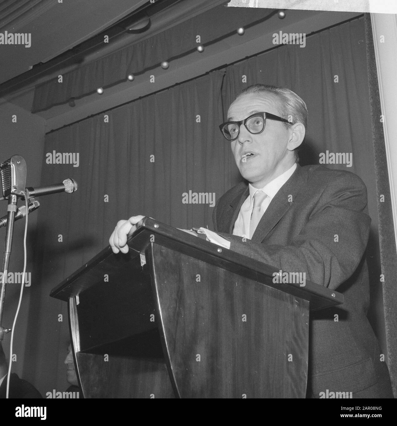 Twelfth Lustrum KNJK in Amsterdam, Lucker, editor-in-chief Volkskrant Date: 10 november 1962 Location: Amsterdam, Noord-Holland Stock Photo