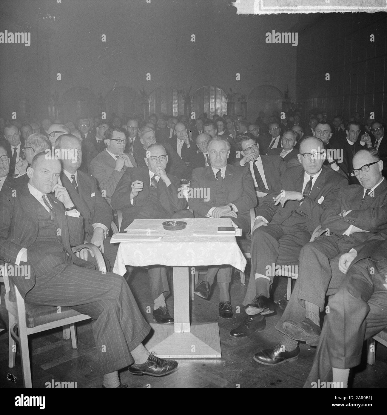 KVP meeting in Utrecht. From left to right Mr. P. A. H. Blaisse, H. Andriessen, mr. Van Thiel, mr. Th. de Graaf, mr. H. W. van Doorn and J. H. M. $Date: 8 March 1963 Location: Utrecht Keywords: meetings Personal name: H. Andriessen, J. H. M., Thiel, French-Joseph van Stock Photo