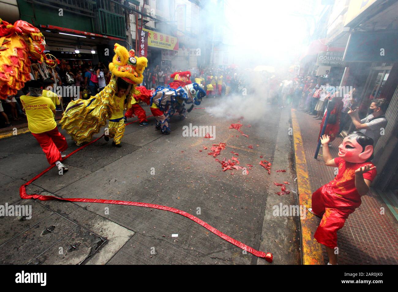 Binondo, Philippines. 25th Jan, 2020. A group of Lion dancers and Dragon dancers performed their act beside the fire crackers during the celebration of year of the rat Chinese New Year in Binondo (The oldest China Town in the world) Manila City on January 25, 2020. (Photo by Gregorio B. Dantes Jr./Pacific Press) Credit: Pacific Press Agency/Alamy Live News Stock Photo