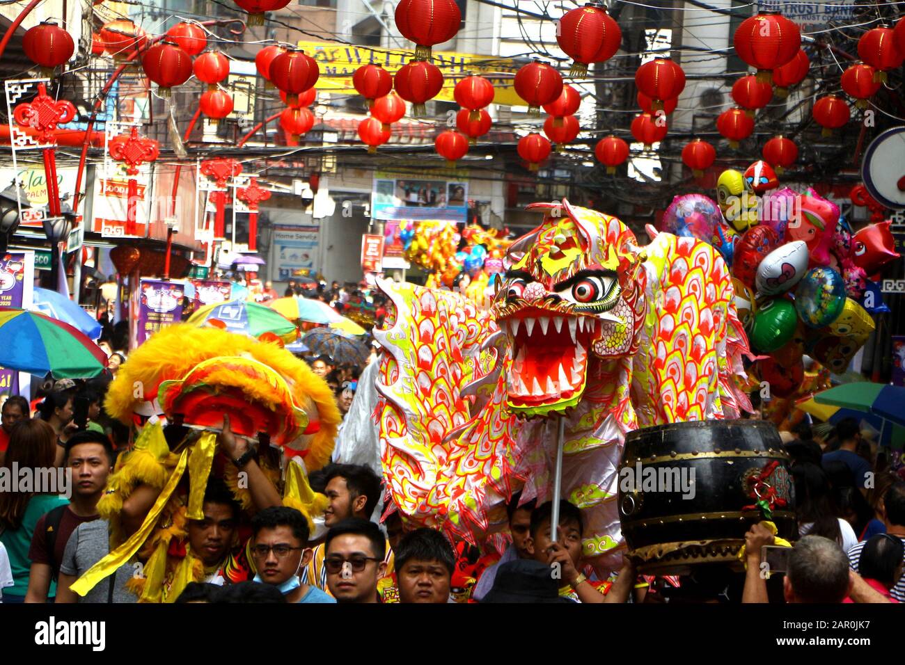 Binondo, Philippines. 25th Jan, 2020. A group of Dragon dancers performed their act in various streets of Binondo during the celebration of year of the rat Chinese New Year in Binondo (The oldest China Town in the world) Manila City on January 25, 2020. (Photo by Gregorio B. Dantes Jr./Pacific Press) Credit: Pacific Press Agency/Alamy Live News Stock Photo