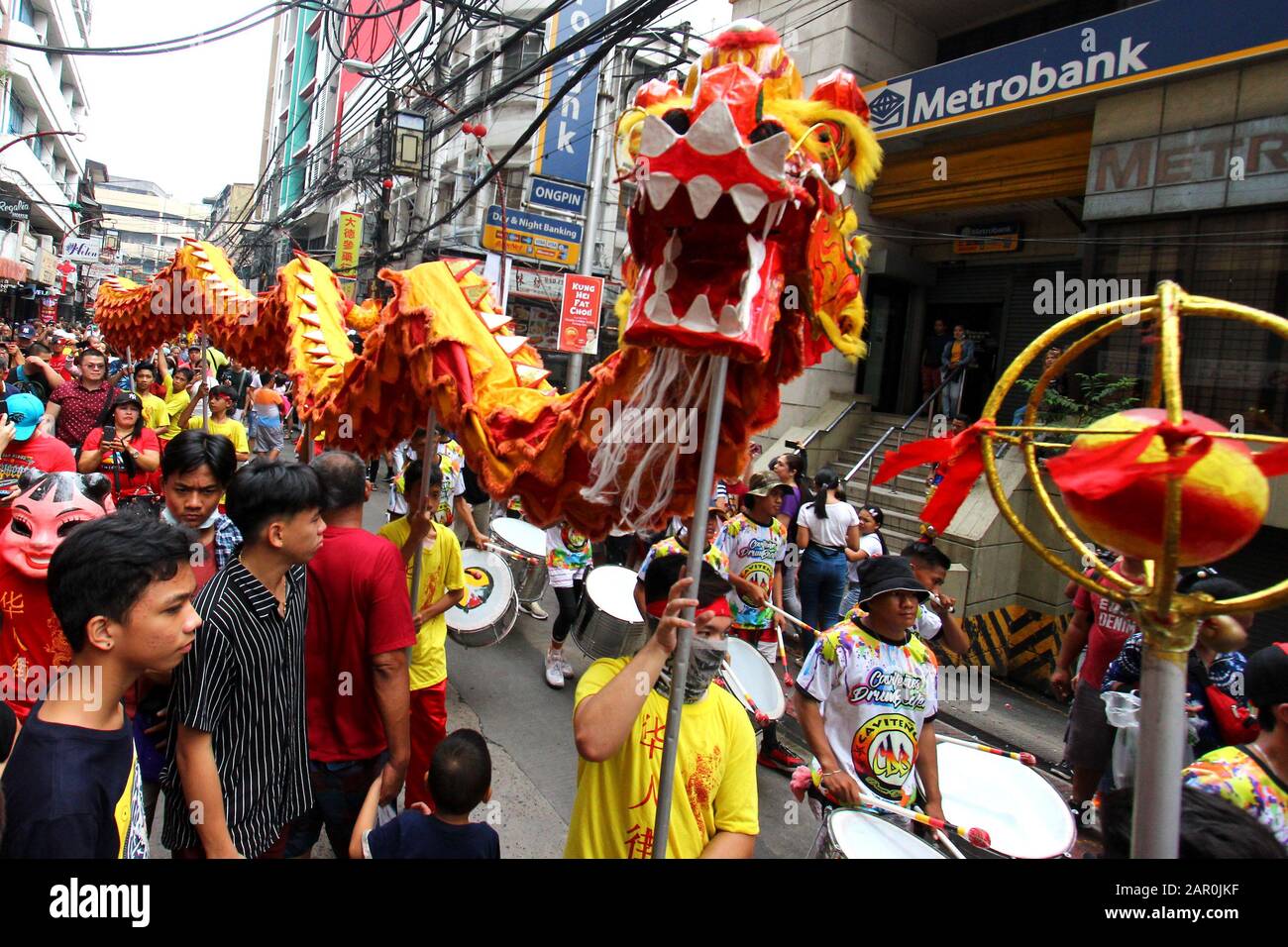 Binondo, Philippines. 25th Jan, 2020. A group of Dragon dancers performed their act in various streets of Binondo during the celebration of year of the rat Chinese New Year in Binondo (The oldest China Town in the world) Manila City on January 25, 2020. (Photo by Gregorio B. Dantes Jr./Pacific Press) Credit: Pacific Press Agency/Alamy Live News Stock Photo